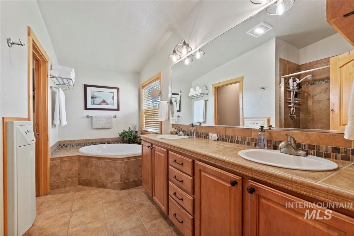 9 Spring Gulch Rd, Garden Valley, Idaho 83622, 3 Bedrooms, 2 Bathrooms, Residential For Sale, Price $684,900, 98976384