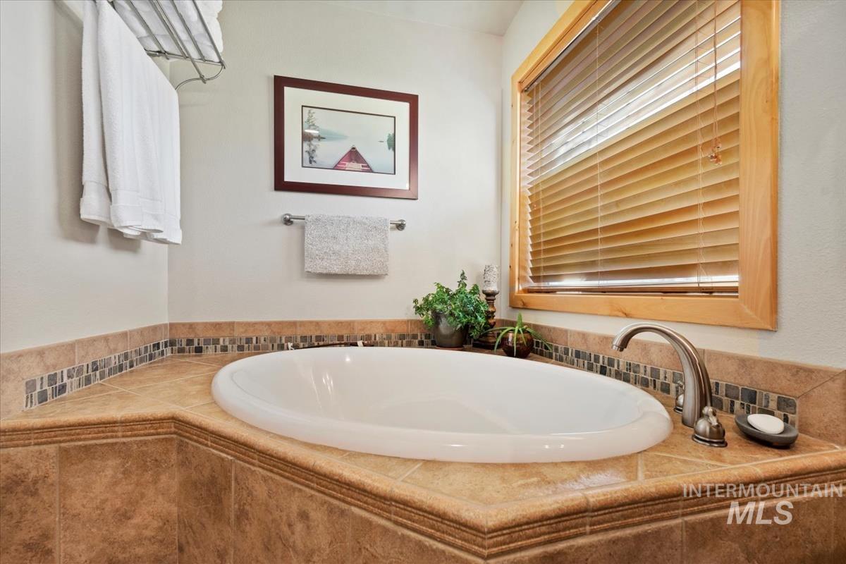 9 Spring Gulch Rd, Garden Valley, Idaho 83622, 3 Bedrooms, 2 Bathrooms, Residential For Sale, Price $684,900, 98976384