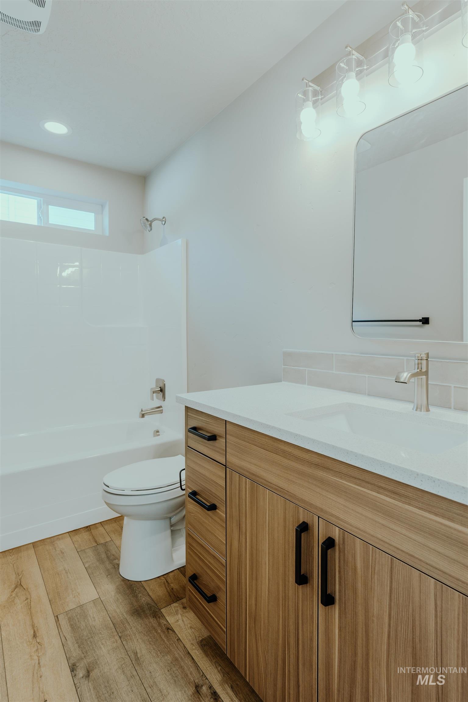 1237 Phillips Circle, Ontario, Oregon 97914-3905, 2 Bedrooms, 2 Bathrooms, Residential For Sale, Price $235,000, 98976385