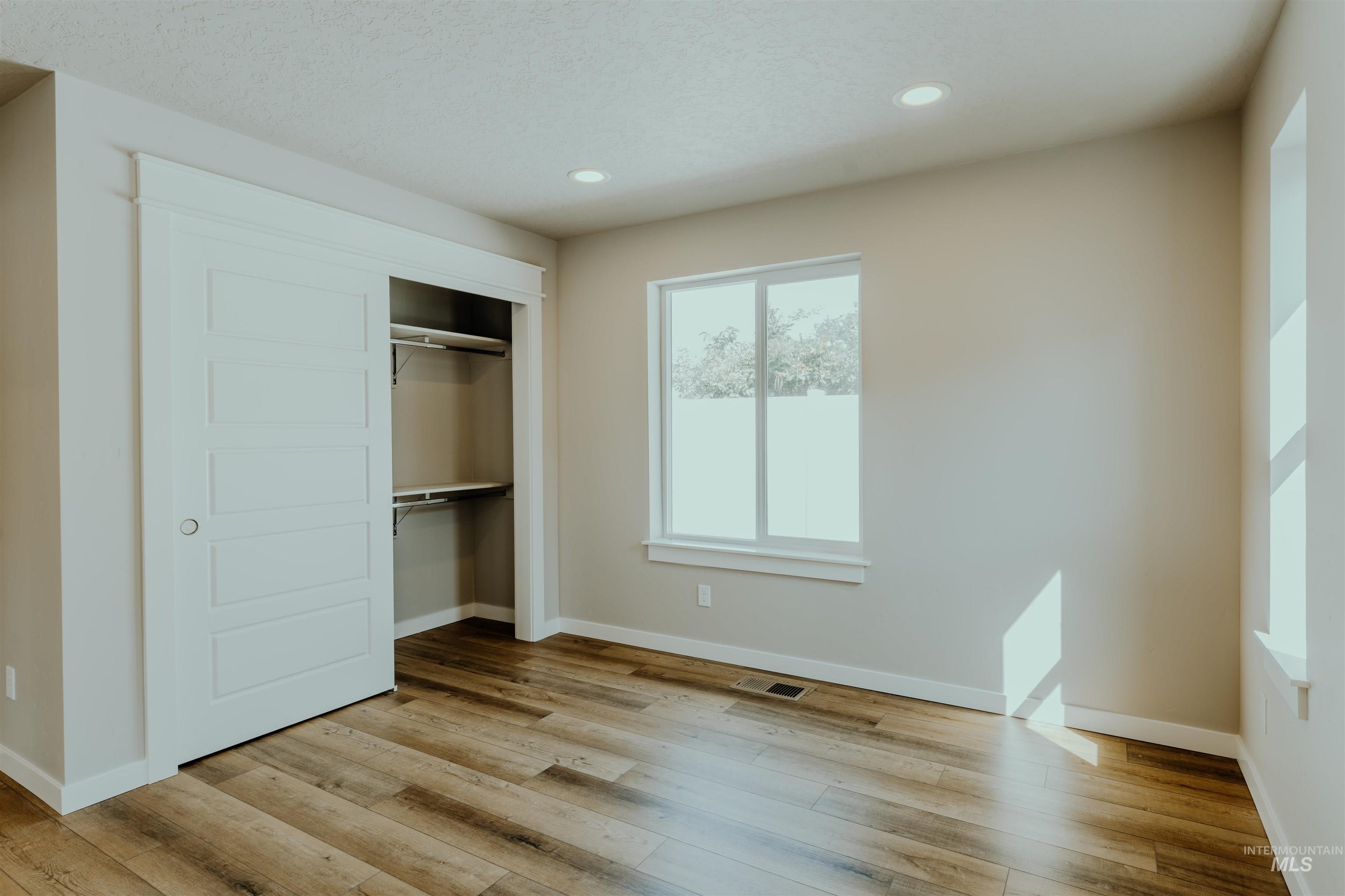 1237 Phillips Circle, Ontario, Oregon 97914-3905, 2 Bedrooms, 2 Bathrooms, Residential For Sale, Price $235,000, 98976385