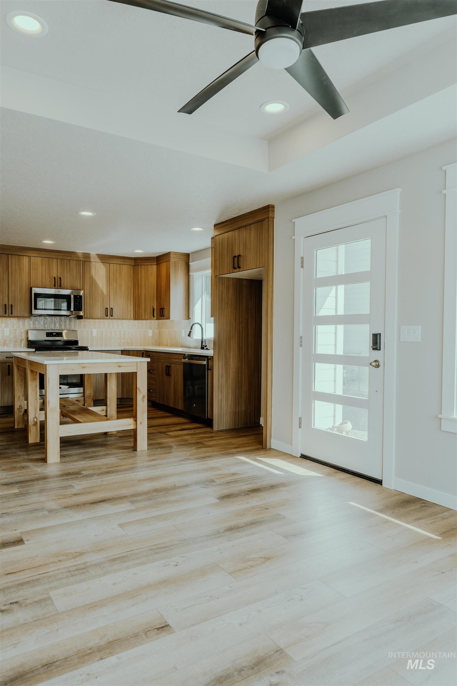 1237 Phillips Circle, Ontario, Oregon 97914-3905, 2 Bedrooms, 2 Bathrooms, Residential For Sale, Price $235,000, 98976385