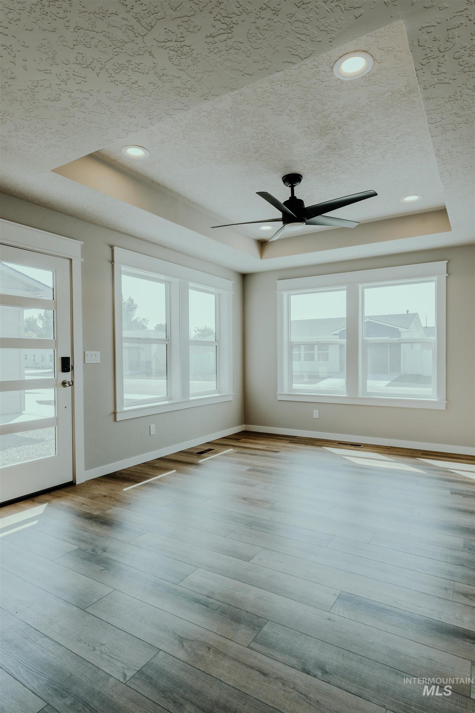 1237 Phillips Circle, Ontario, Oregon 97914-3905, 2 Bedrooms, 2 Bathrooms, Residential For Sale, Price $235,000, 98976385