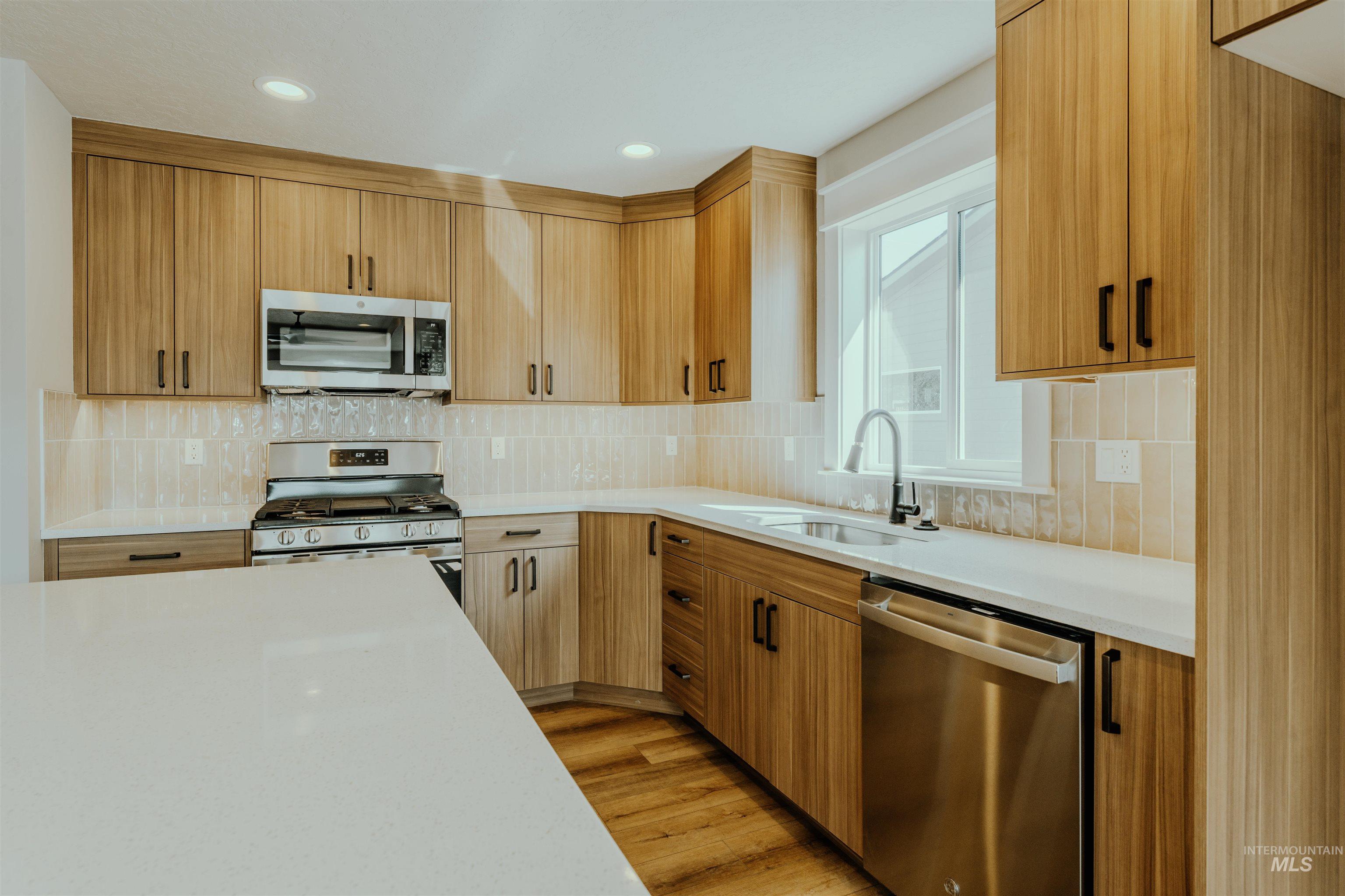 1237 Phillips Circle, Ontario, Oregon 97914-3905, 2 Bedrooms, 2 Bathrooms, Residential For Sale, Price $235,000, 98976385