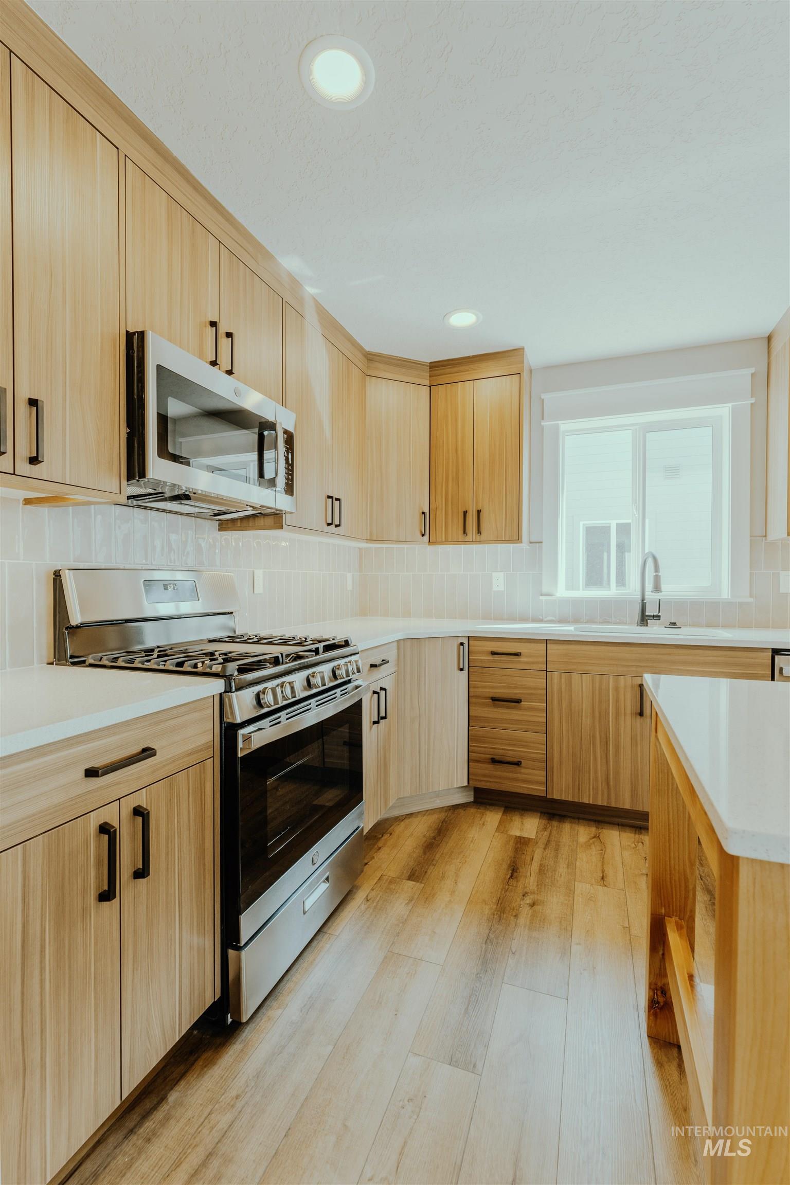 1237 Phillips Circle, Ontario, Oregon 97914-3905, 2 Bedrooms, 2 Bathrooms, Residential For Sale, Price $235,000, 98976385