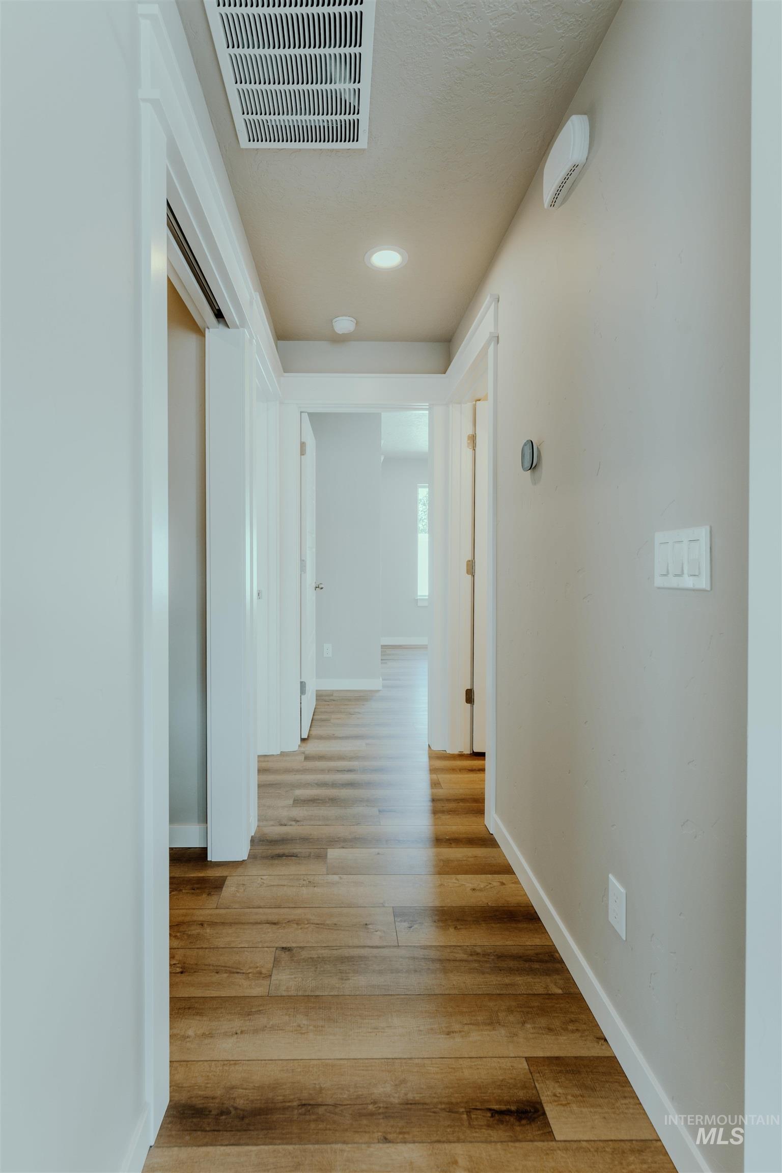 1237 Phillips Circle, Ontario, Oregon 97914-3905, 2 Bedrooms, 2 Bathrooms, Residential For Sale, Price $235,000, 98976385