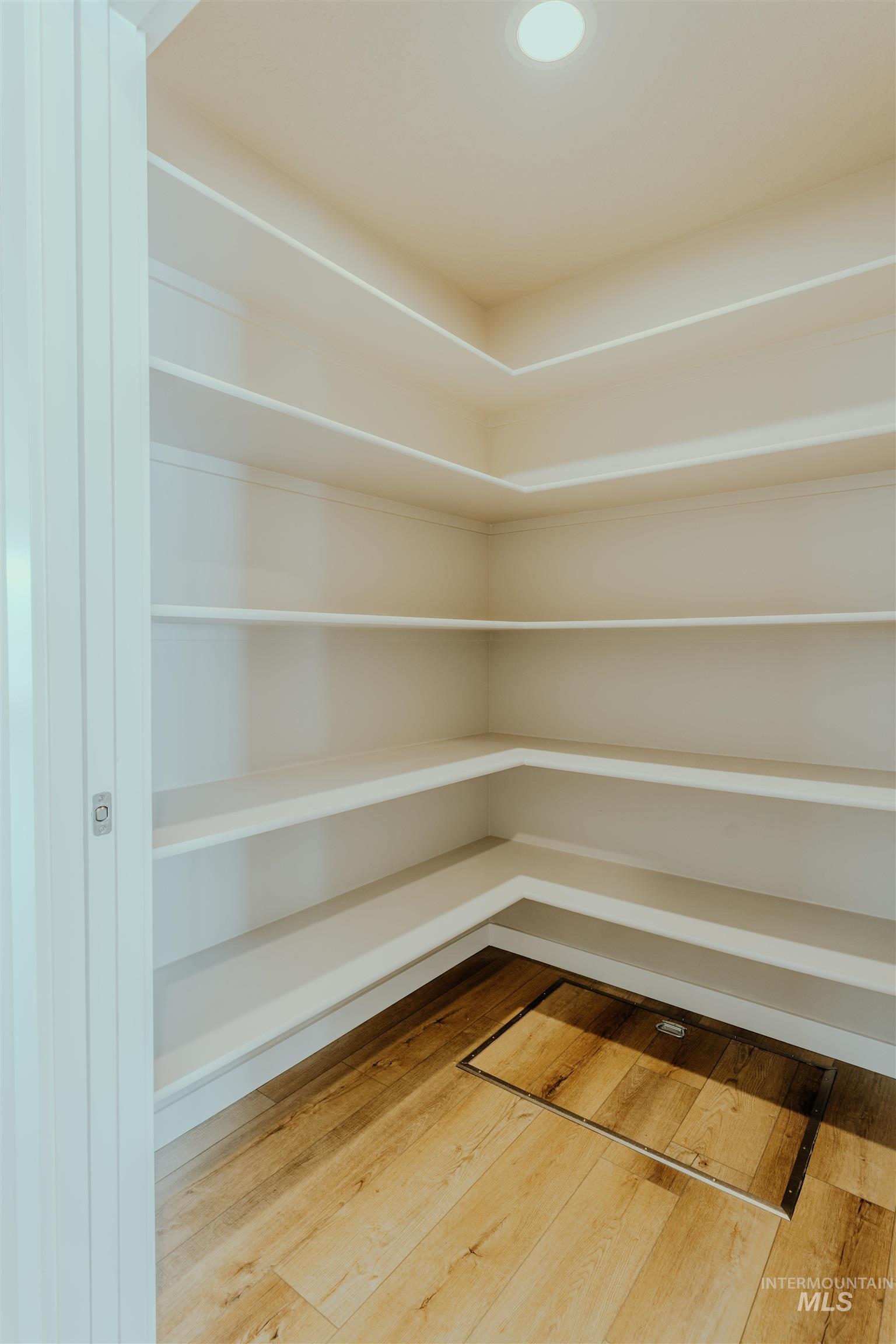 1237 Phillips Circle, Ontario, Oregon 97914-3905, 2 Bedrooms, 2 Bathrooms, Residential For Sale, Price $235,000, 98976385