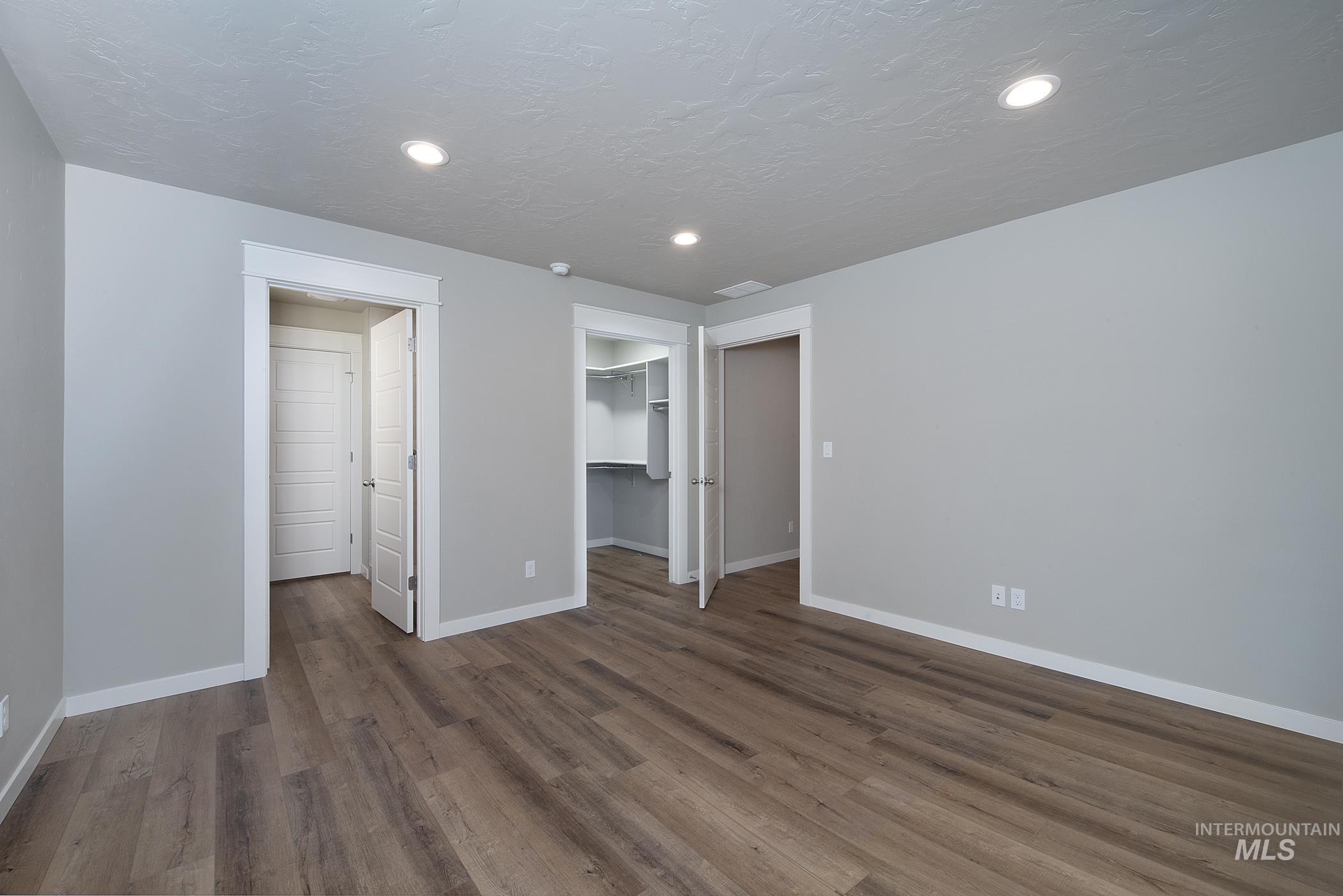 1224 Phillips Circle, Ontario, Oregon 97914-3905, 2 Bedrooms, 2 Bathrooms, Residential For Sale, Price $300,000, 98976388