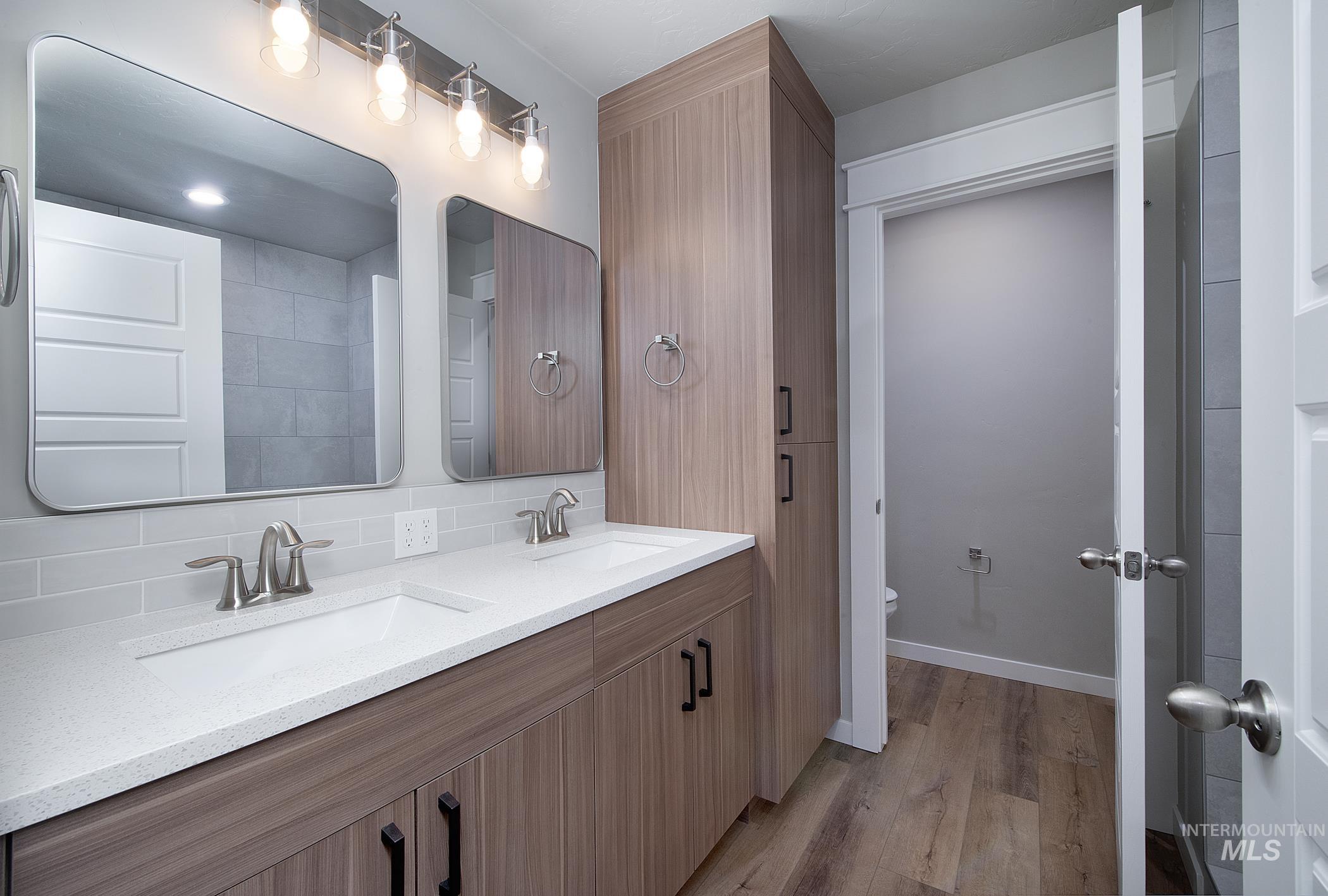 1224 Phillips Circle, Ontario, Oregon 97914-3905, 2 Bedrooms, 2 Bathrooms, Residential For Sale, Price $300,000, 98976388