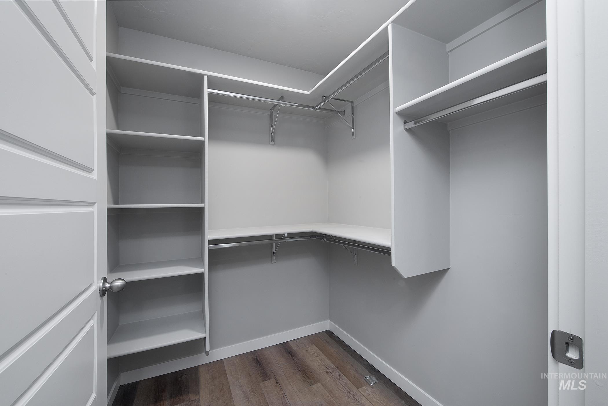 1224 Phillips Circle, Ontario, Oregon 97914-3905, 2 Bedrooms, 2 Bathrooms, Residential For Sale, Price $300,000, 98976388