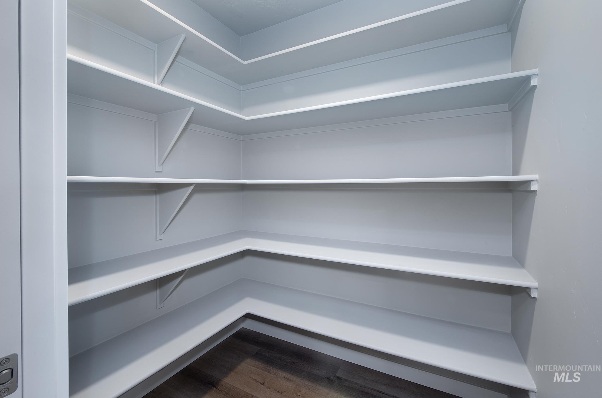 1224 Phillips Circle, Ontario, Oregon 97914-3905, 2 Bedrooms, 2 Bathrooms, Residential For Sale, Price $300,000, 98976388