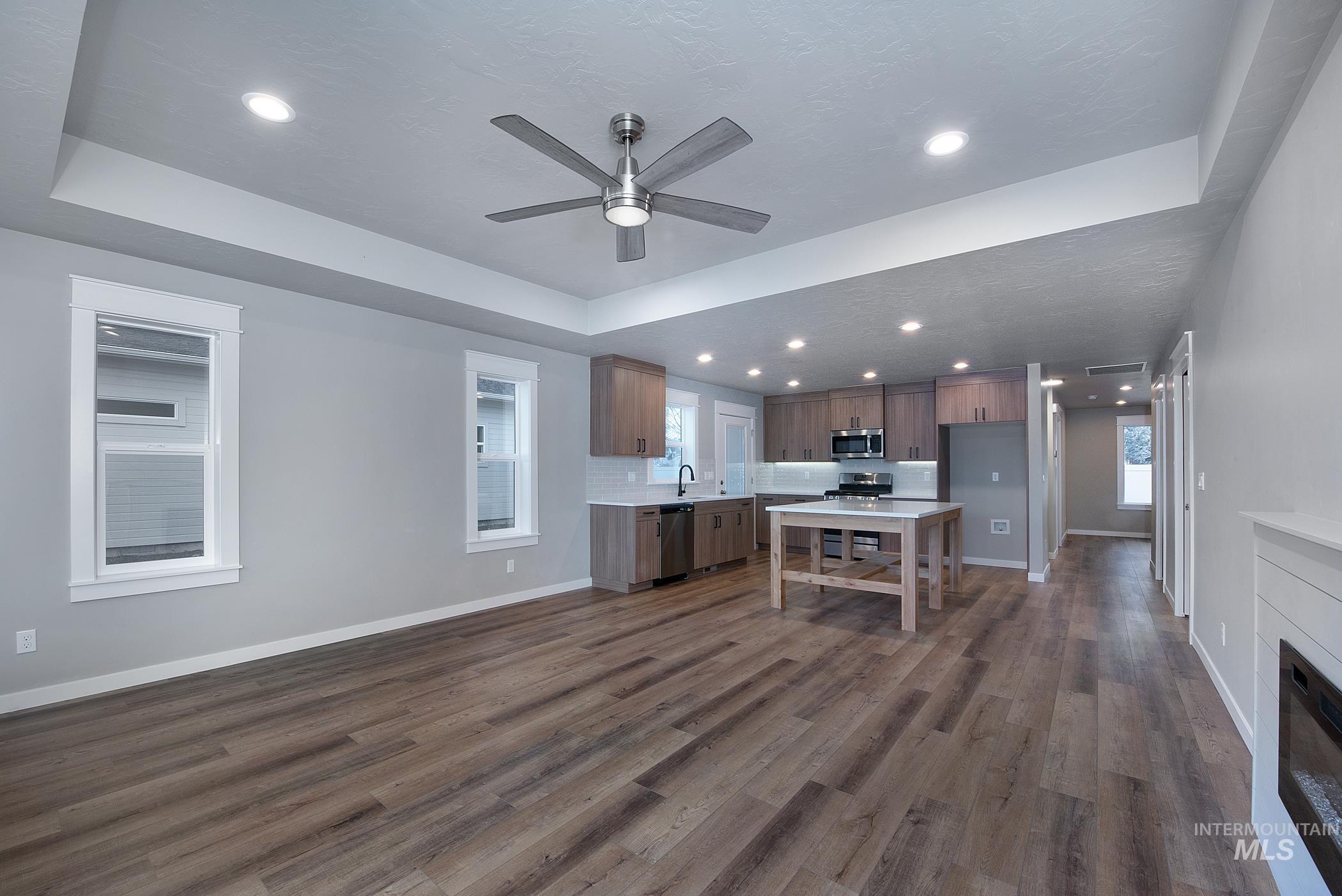 1224 Phillips Circle, Ontario, Oregon 97914-3905, 2 Bedrooms, 2 Bathrooms, Residential For Sale, Price $300,000, 98976388