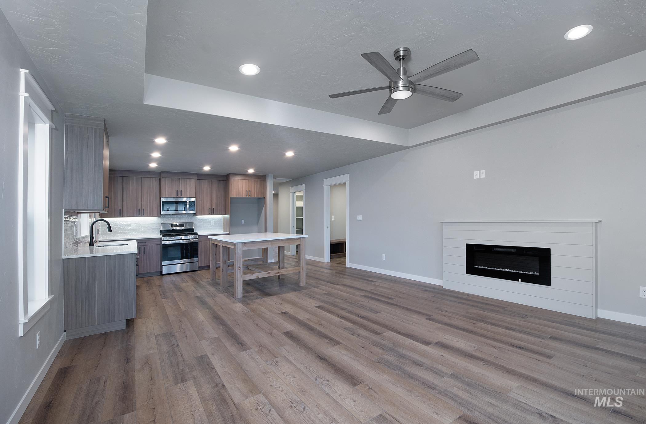 1224 Phillips Circle, Ontario, Oregon 97914-3905, 2 Bedrooms, 2 Bathrooms, Residential For Sale, Price $300,000, 98976388