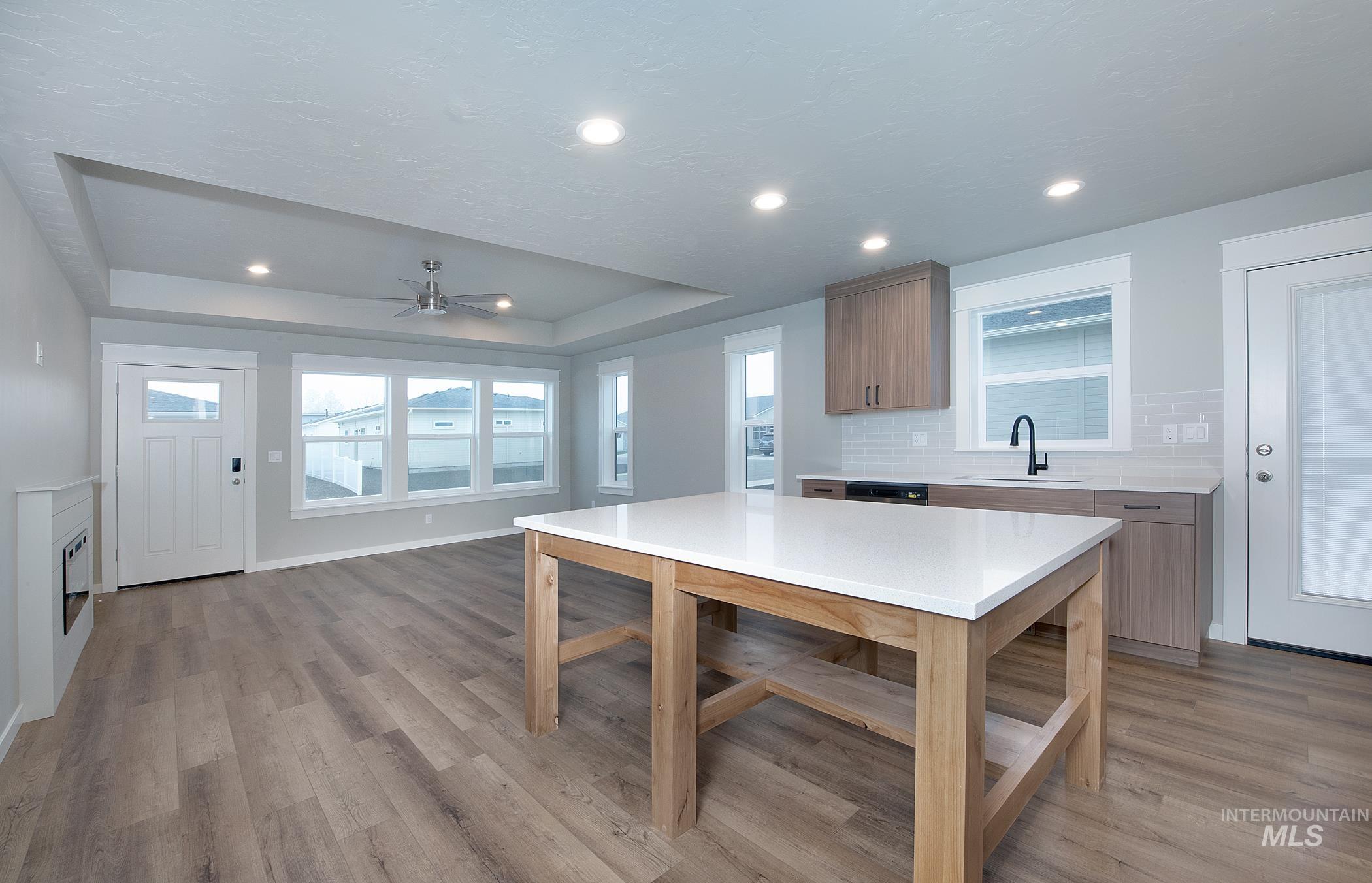 1224 Phillips Circle, Ontario, Oregon 97914-3905, 2 Bedrooms, 2 Bathrooms, Residential For Sale, Price $300,000, 98976388