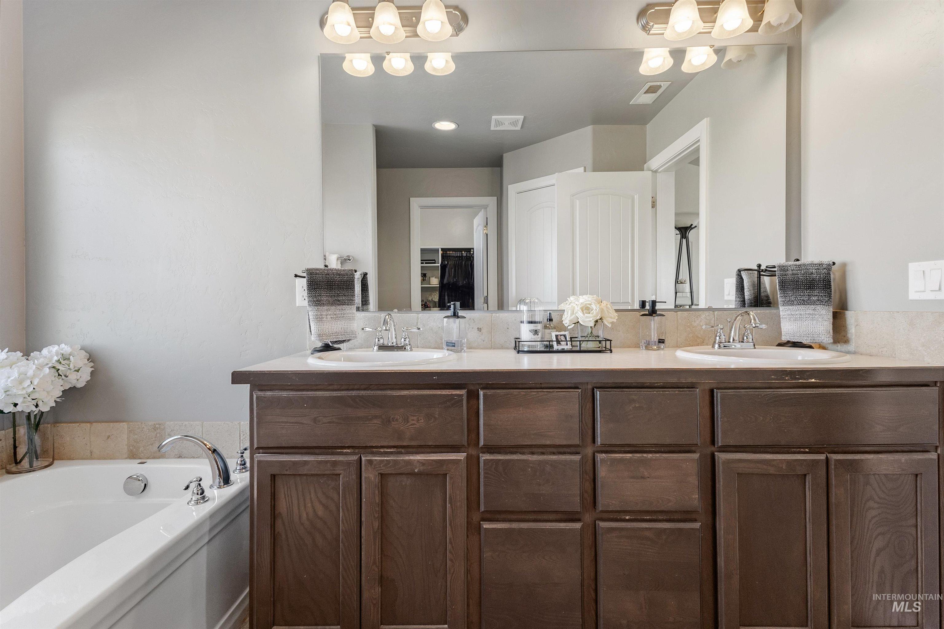 5483 W Astonte Drive, Meridian, Idaho 83646, 4 Bedrooms, 3.5 Bathrooms, Residential For Sale, Price $590,900, 98976389