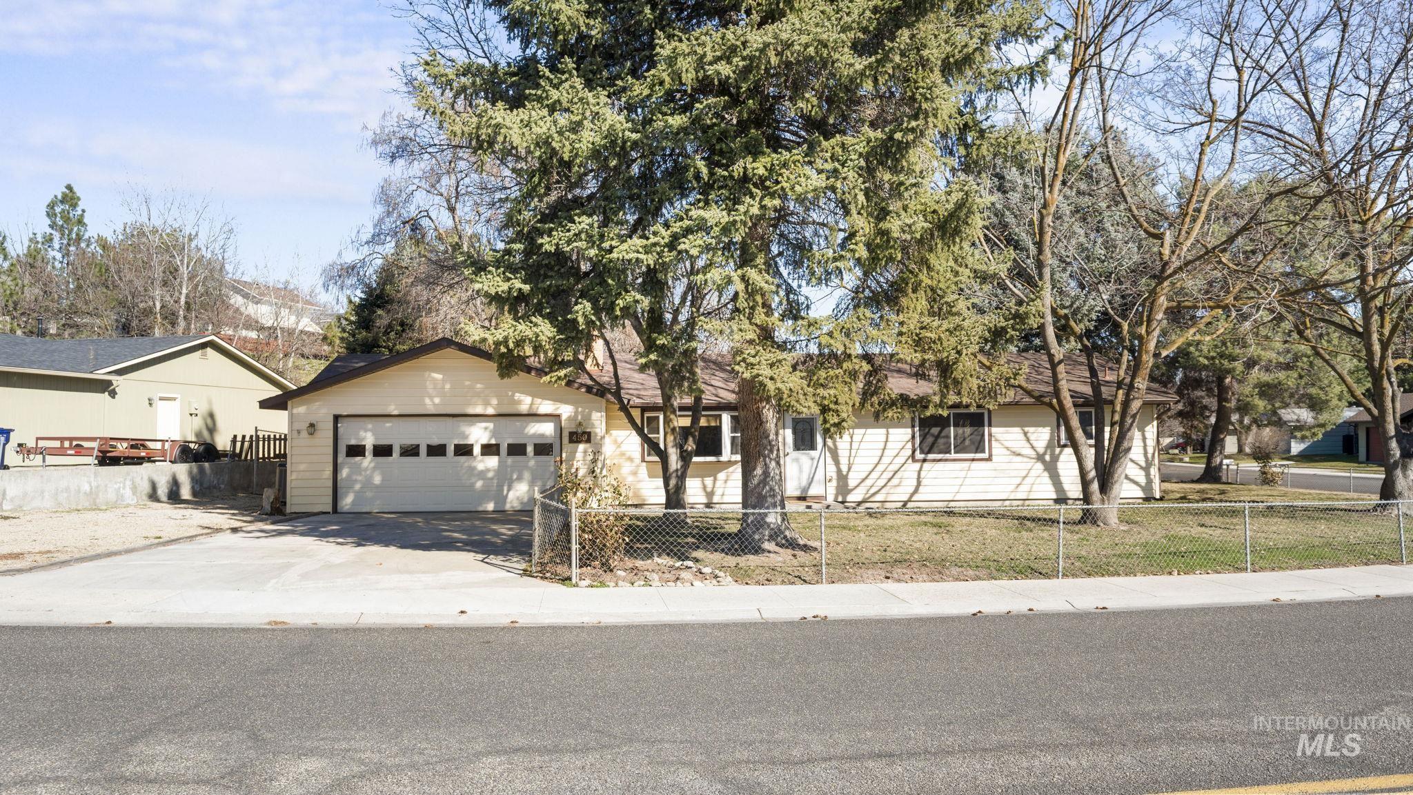 450 N Stierman Way, Eagle, Idaho 83616, 3 Bedrooms, 2 Bathrooms, Residential For Sale, Price $435,000, 98976390