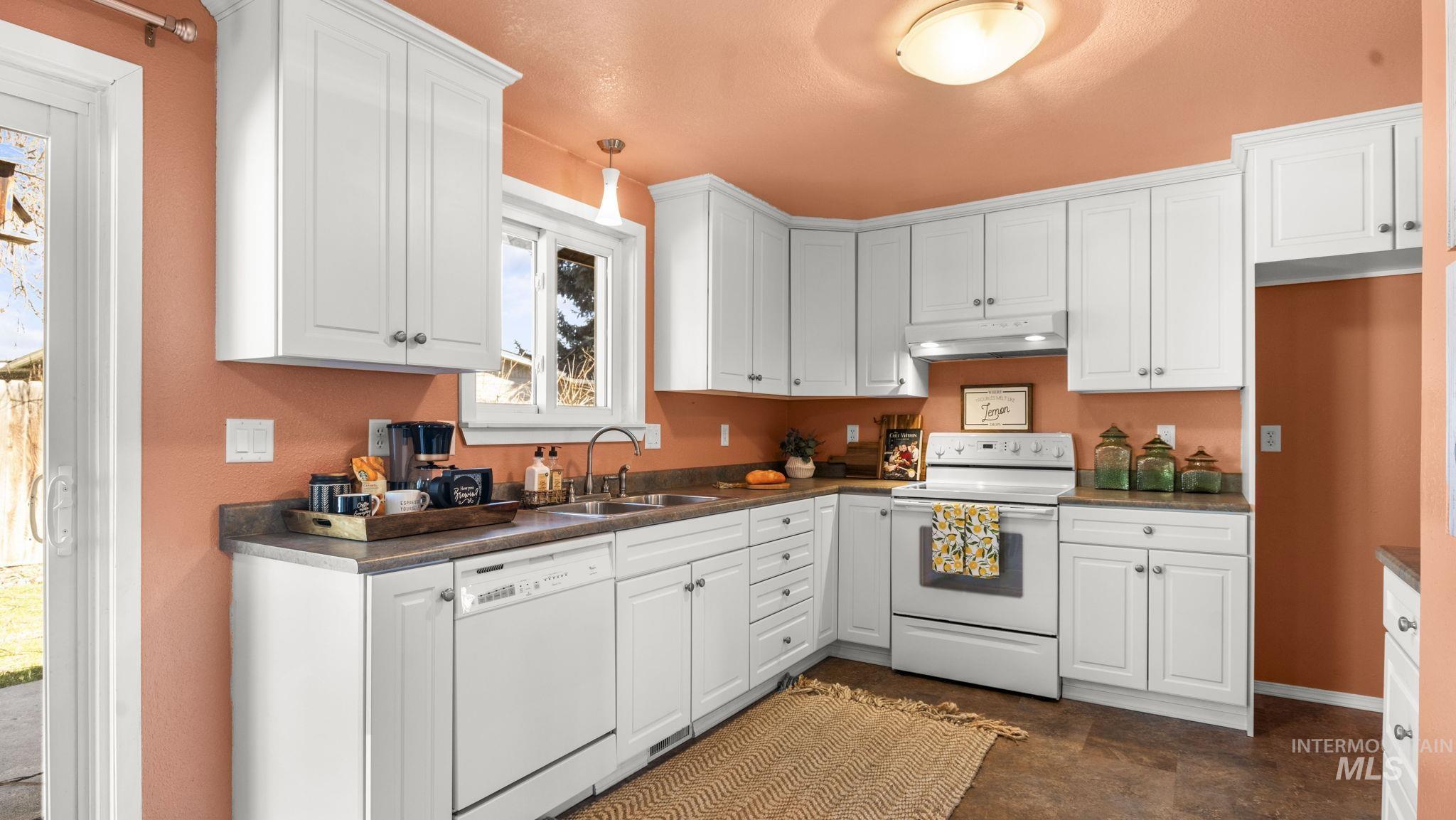 450 N Stierman Way, Eagle, Idaho 83616, 3 Bedrooms, 2 Bathrooms, Residential For Sale, Price $435,000, 98976390