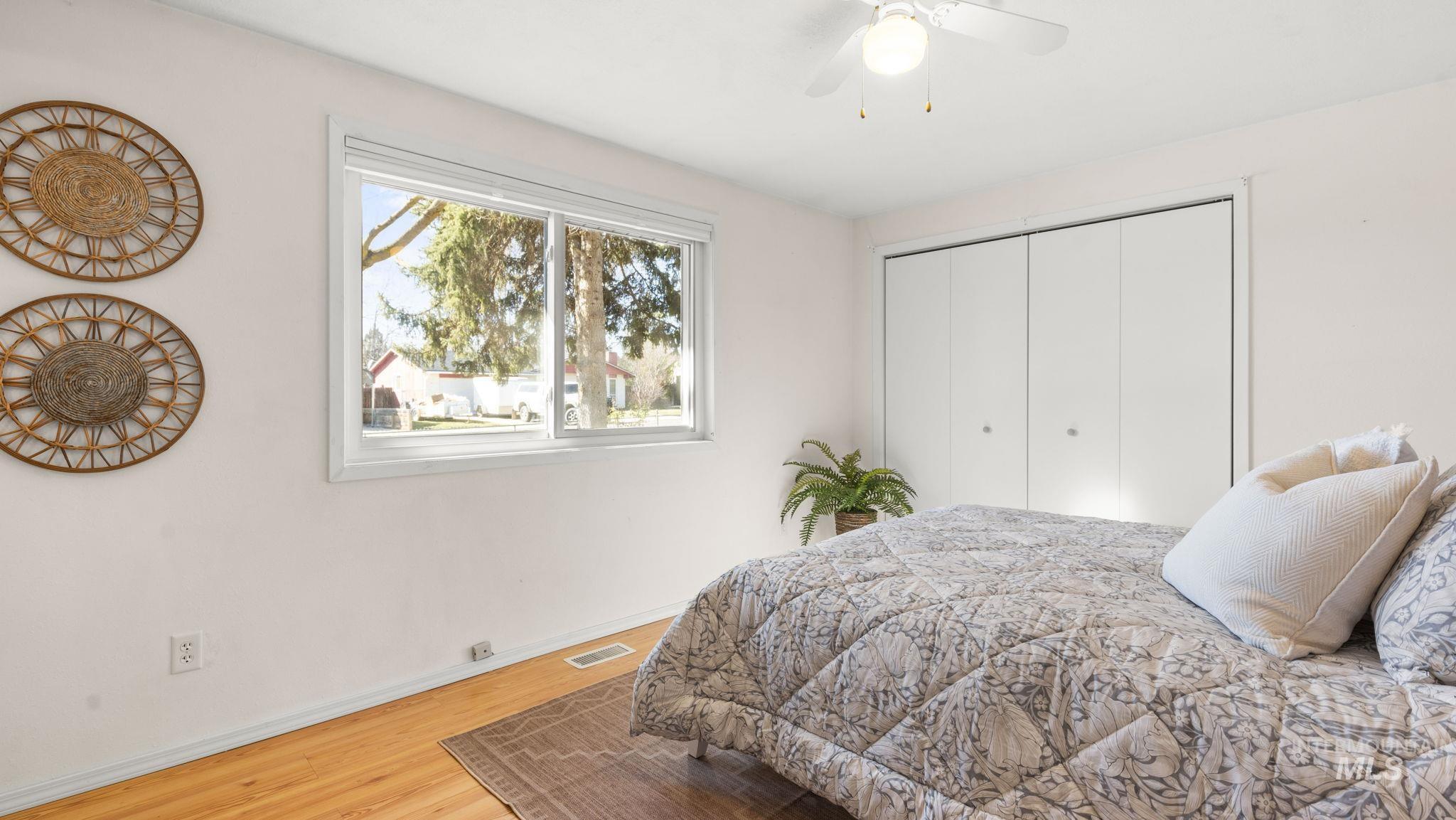 450 N Stierman Way, Eagle, Idaho 83616, 3 Bedrooms, 2 Bathrooms, Residential For Sale, Price $435,000, 98976390