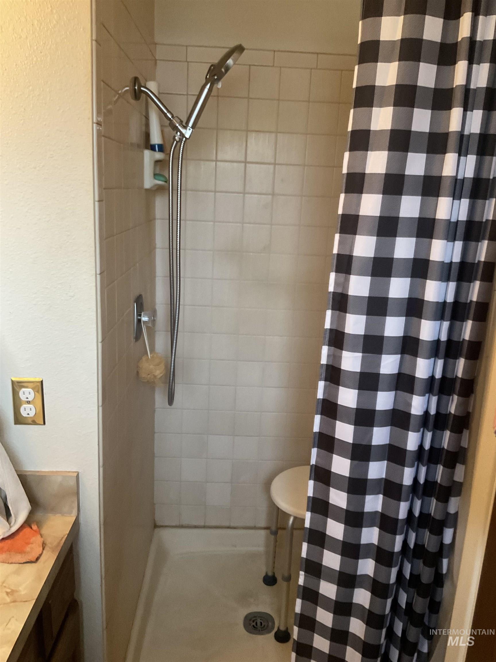 1166 Starfire St, Twin Falls, Idaho 83301, 3 Bedrooms, 2 Bathrooms, Residential For Sale, Price $315,000, 98976391