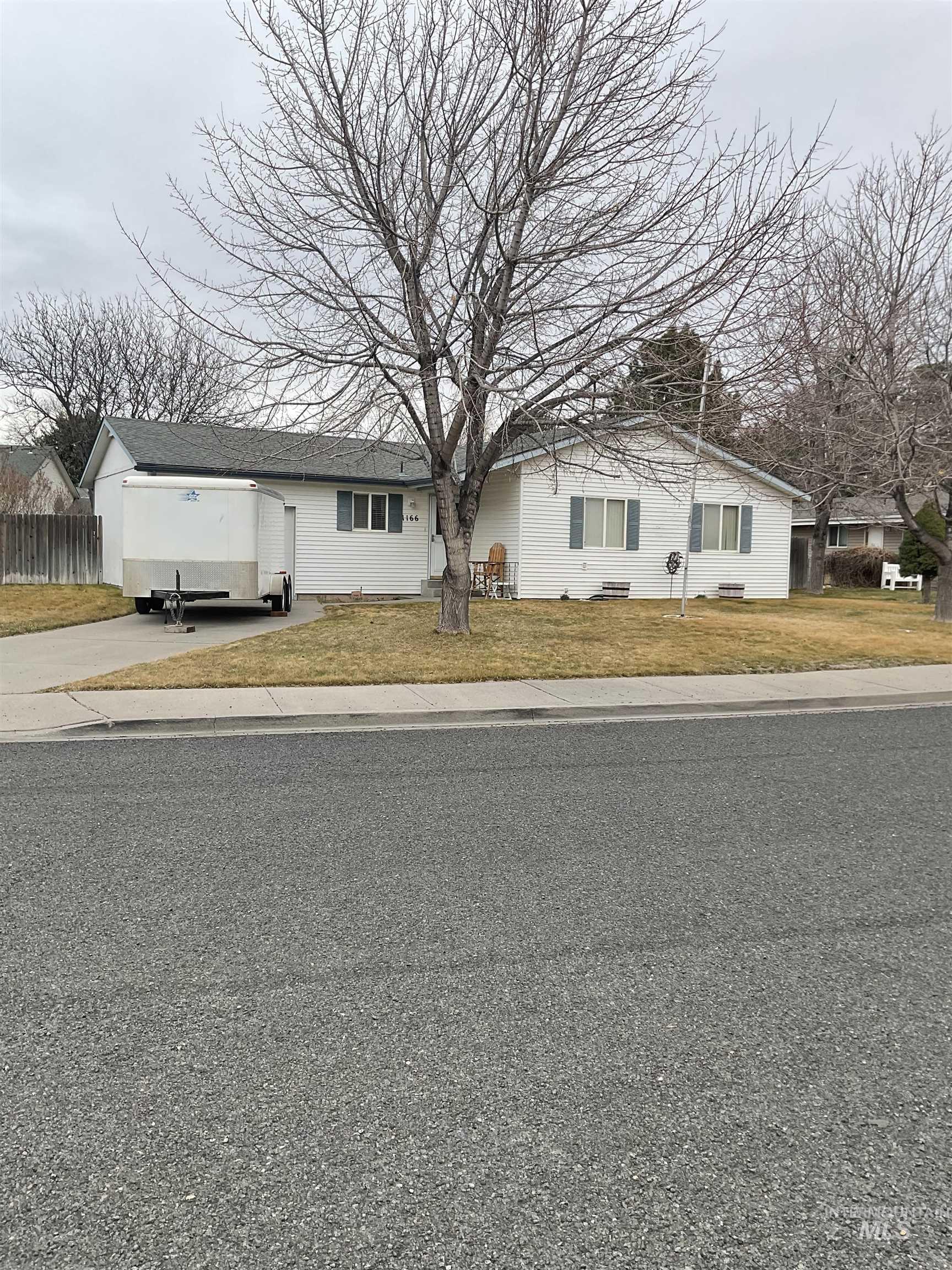 1166 Starfire St, Twin Falls, Idaho 83301, 3 Bedrooms, 2 Bathrooms, Residential For Sale, Price $315,000, 98976391