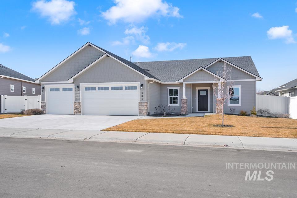 305 Bobcat, Fruitland, Idaho 83619, 3 Bedrooms, 2 Bathrooms, Residential For Sale, Price $429,500, 98976394