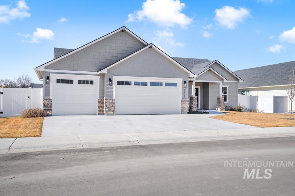 305 Bobcat, Fruitland, Idaho 83619, 3 Bedrooms, 2 Bathrooms, Residential For Sale, Price $429,500, 98976394