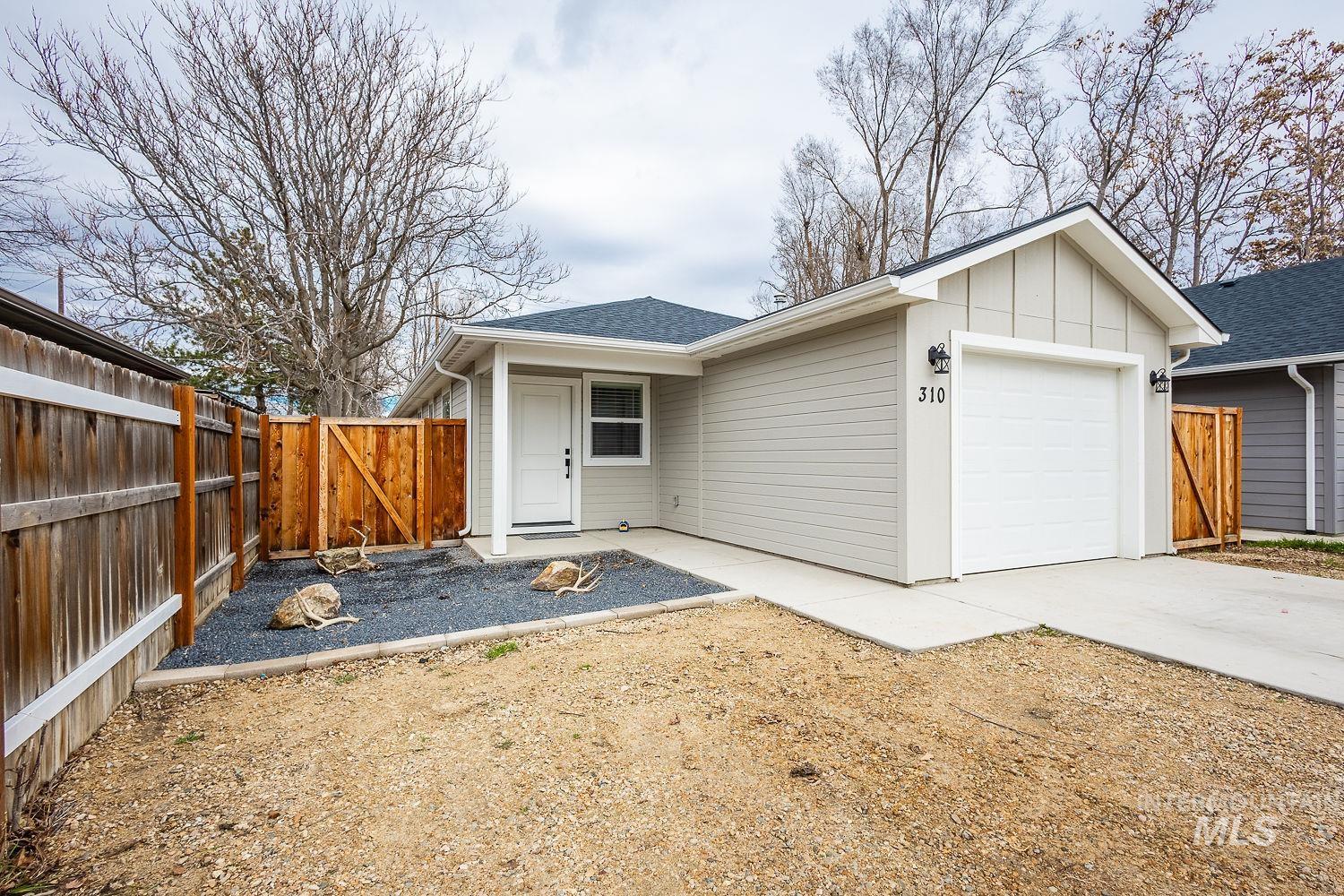 310 W owyhee ave., Homedale, Idaho 83628, 3 Bedrooms, 2 Bathrooms, Residential For Sale, Price $355,000, 98976398