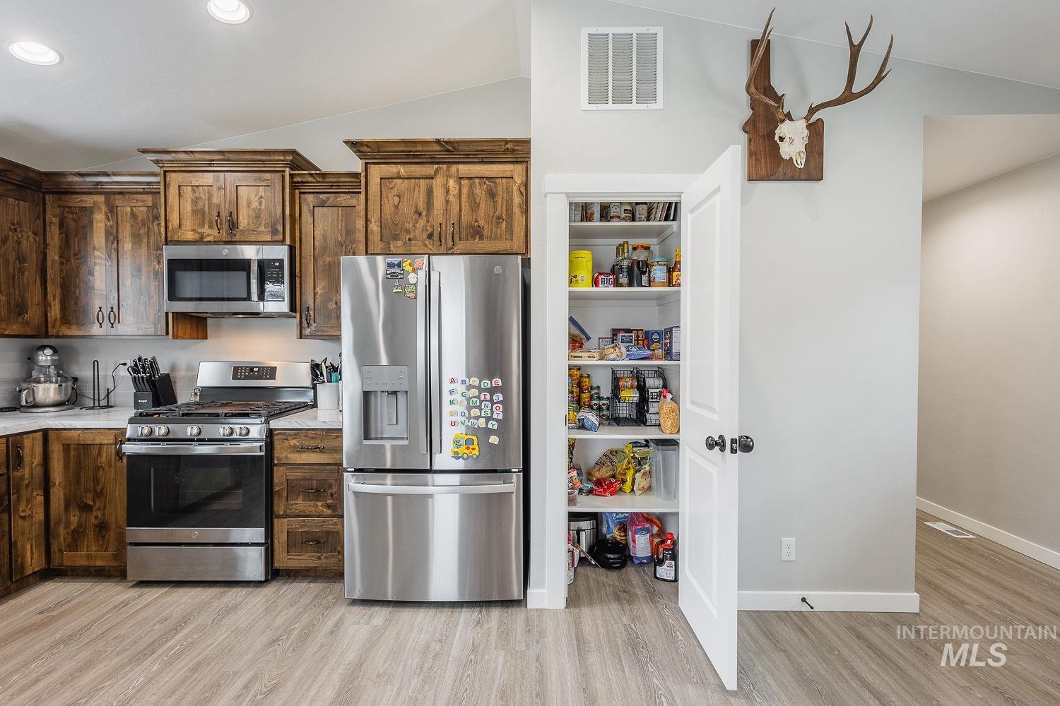 310 W owyhee ave., Homedale, Idaho 83628, 3 Bedrooms, 2 Bathrooms, Residential For Sale, Price $355,000, 98976398