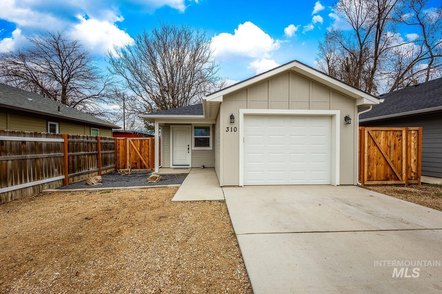 310 W owyhee ave., Homedale, Idaho 83628, 3 Bedrooms, 2 Bathrooms, Residential For Sale, Price $355,000, 98976398