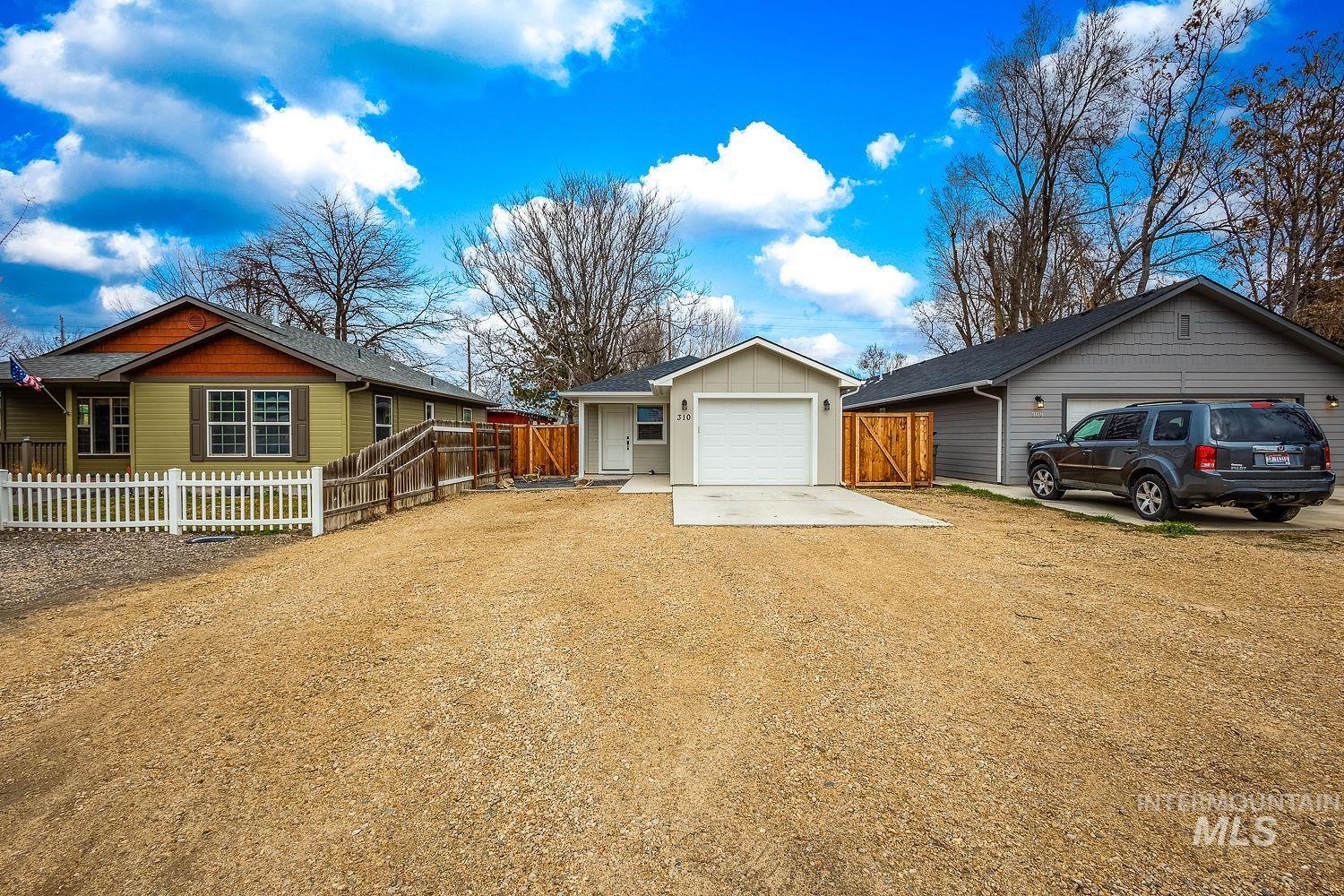 310 W owyhee ave., Homedale, Idaho 83628, 3 Bedrooms, 2 Bathrooms, Residential For Sale, Price $355,000, 98976398