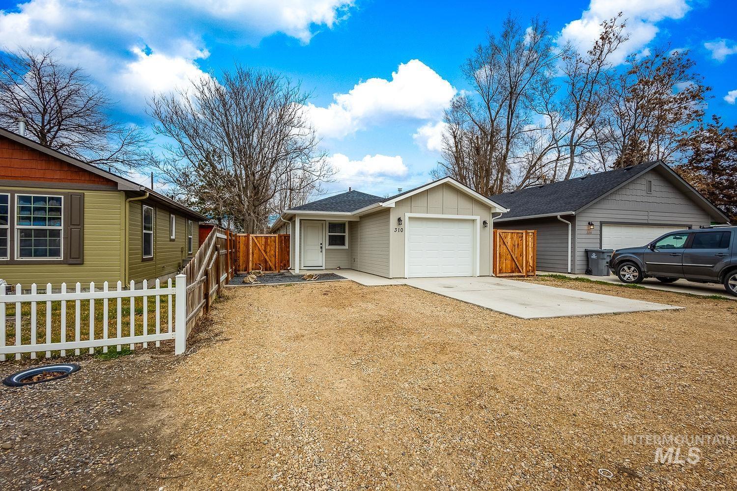 310 W owyhee ave., Homedale, Idaho 83628, 3 Bedrooms, 2 Bathrooms, Residential For Sale, Price $355,000, 98976398