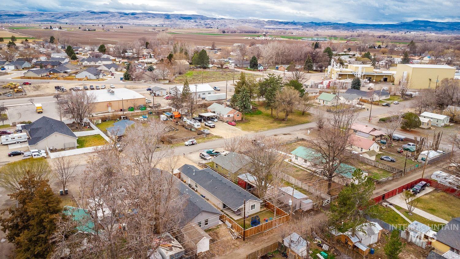 310 W owyhee ave., Homedale, Idaho 83628, 3 Bedrooms, 2 Bathrooms, Residential For Sale, Price $355,000, 98976398