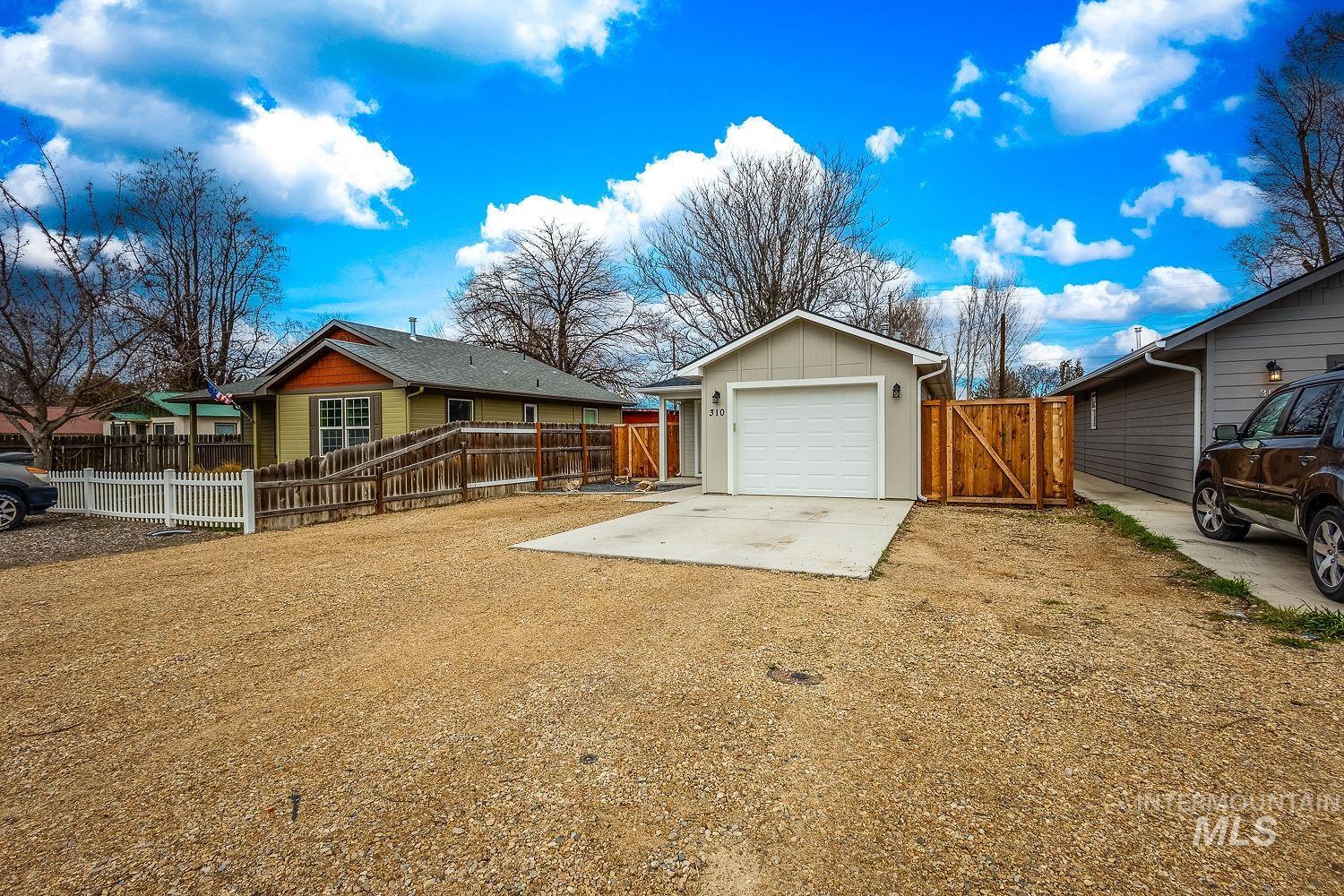 310 W owyhee ave., Homedale, Idaho 83628, 3 Bedrooms, 2 Bathrooms, Residential For Sale, Price $355,000, 98976398