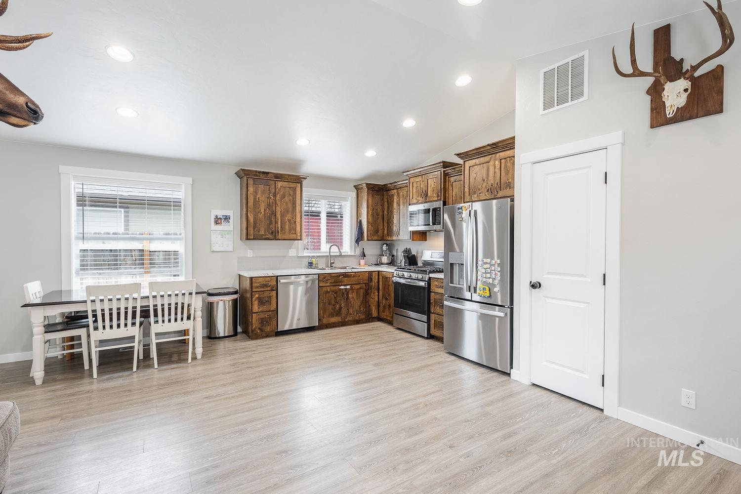 310 W owyhee ave., Homedale, Idaho 83628, 3 Bedrooms, 2 Bathrooms, Residential For Sale, Price $355,000, 98976398