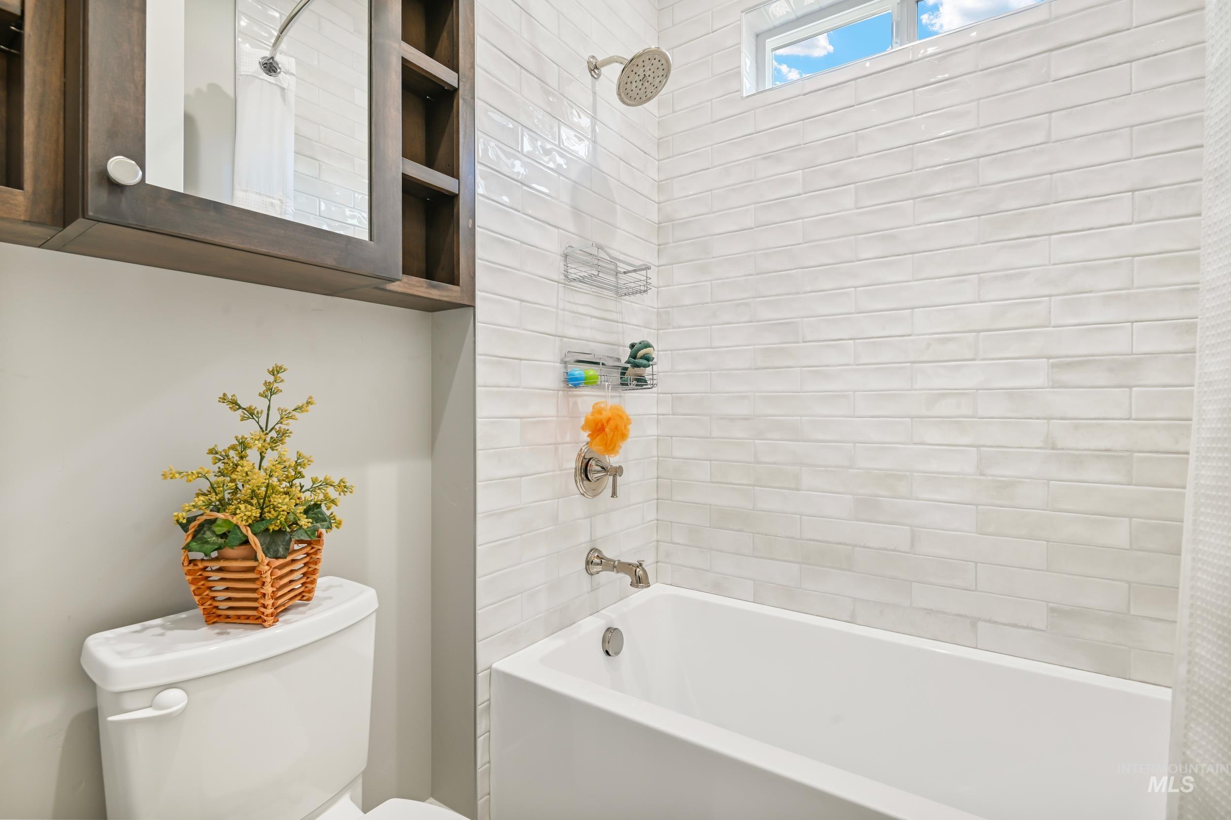 3850 W Haverhill St, Eagle, Idaho 83616, 3 Bedrooms, 2.5 Bathrooms, Residential For Sale, Price $985,000, 98976401