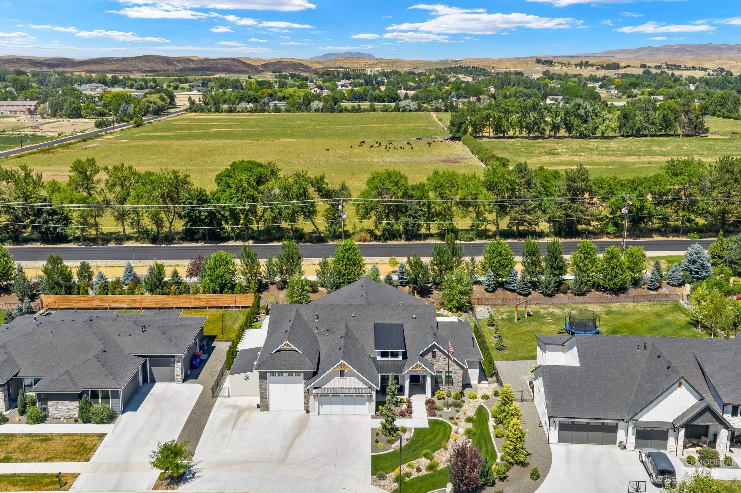 3850 W Haverhill St, Eagle, Idaho 83616, 3 Bedrooms, 2.5 Bathrooms, Residential For Sale, Price $985,000, 98976401