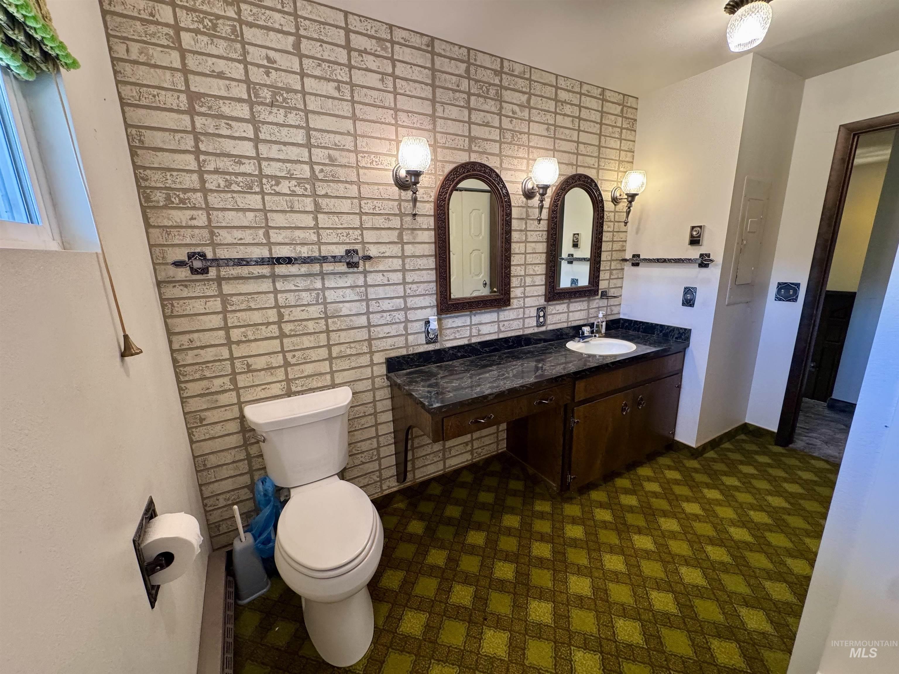 252 Wingfield Ln, White Bird, Idaho 83554, 3 Bedrooms, 2 Bathrooms, Residential For Sale, Price $899,900, 98976402