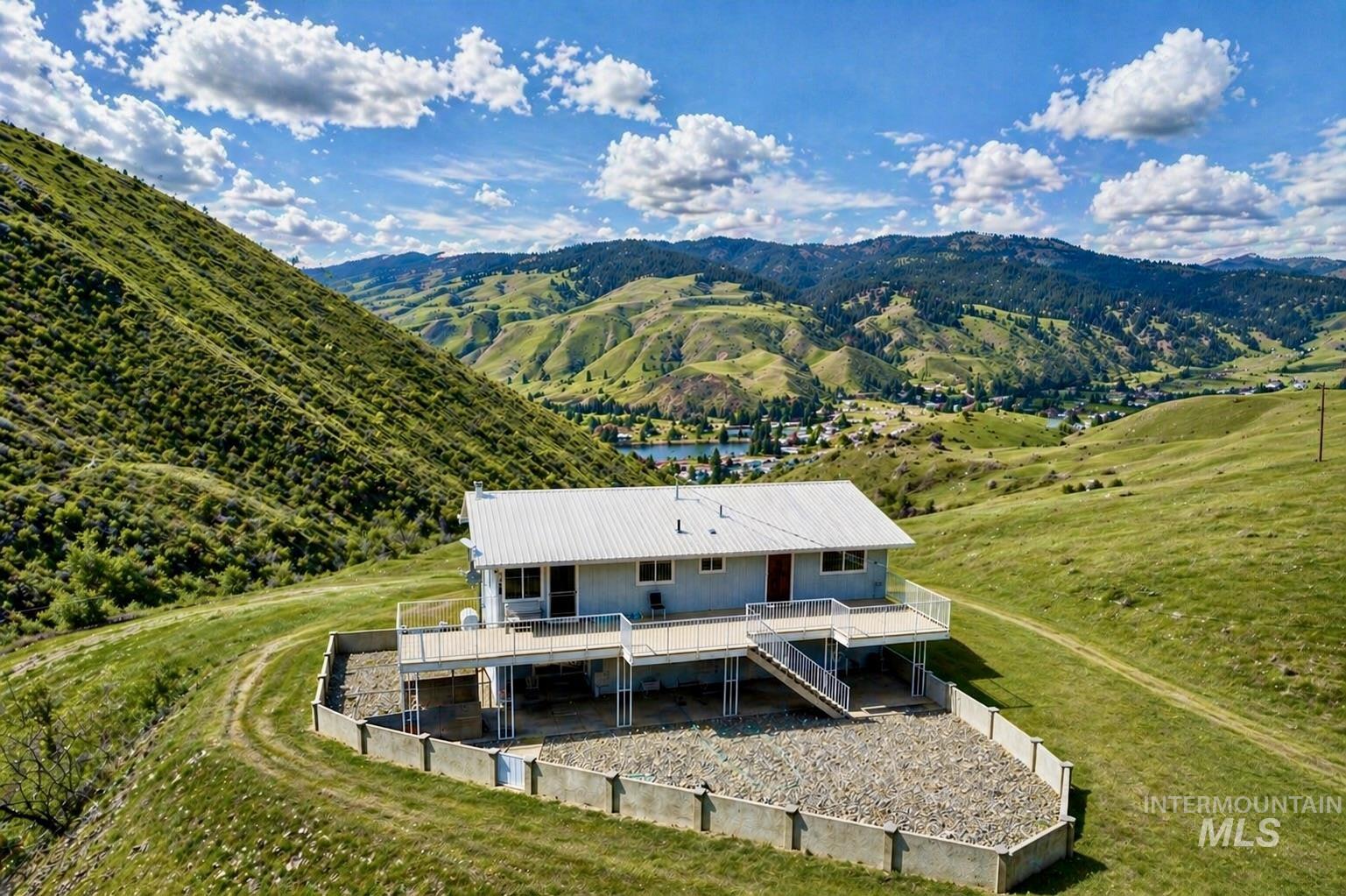 252 Wingfield Ln, White Bird, Idaho 83554, 3 Bedrooms, 2 Bathrooms, Residential For Sale, Price $899,900, 98976402