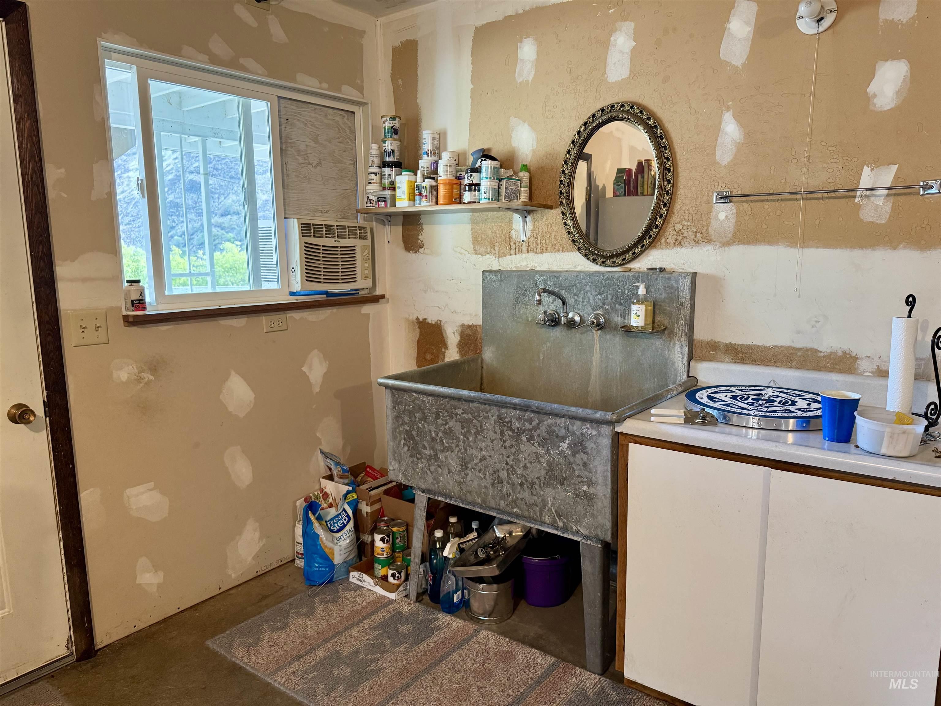 252 Wingfield Ln, White Bird, Idaho 83554, 3 Bedrooms, 2 Bathrooms, Residential For Sale, Price $899,900, 98976402