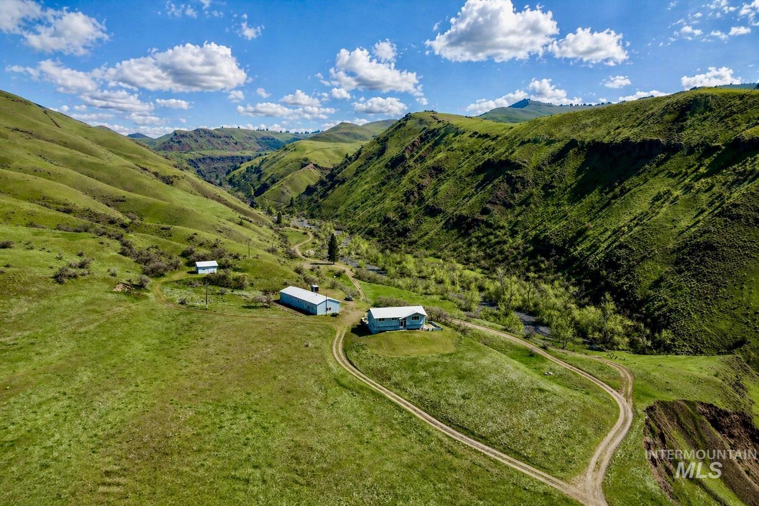 252 Wingfield Ln, White Bird, Idaho 83554, 3 Bedrooms, 2 Bathrooms, Residential For Sale, Price $899,900, 98976402