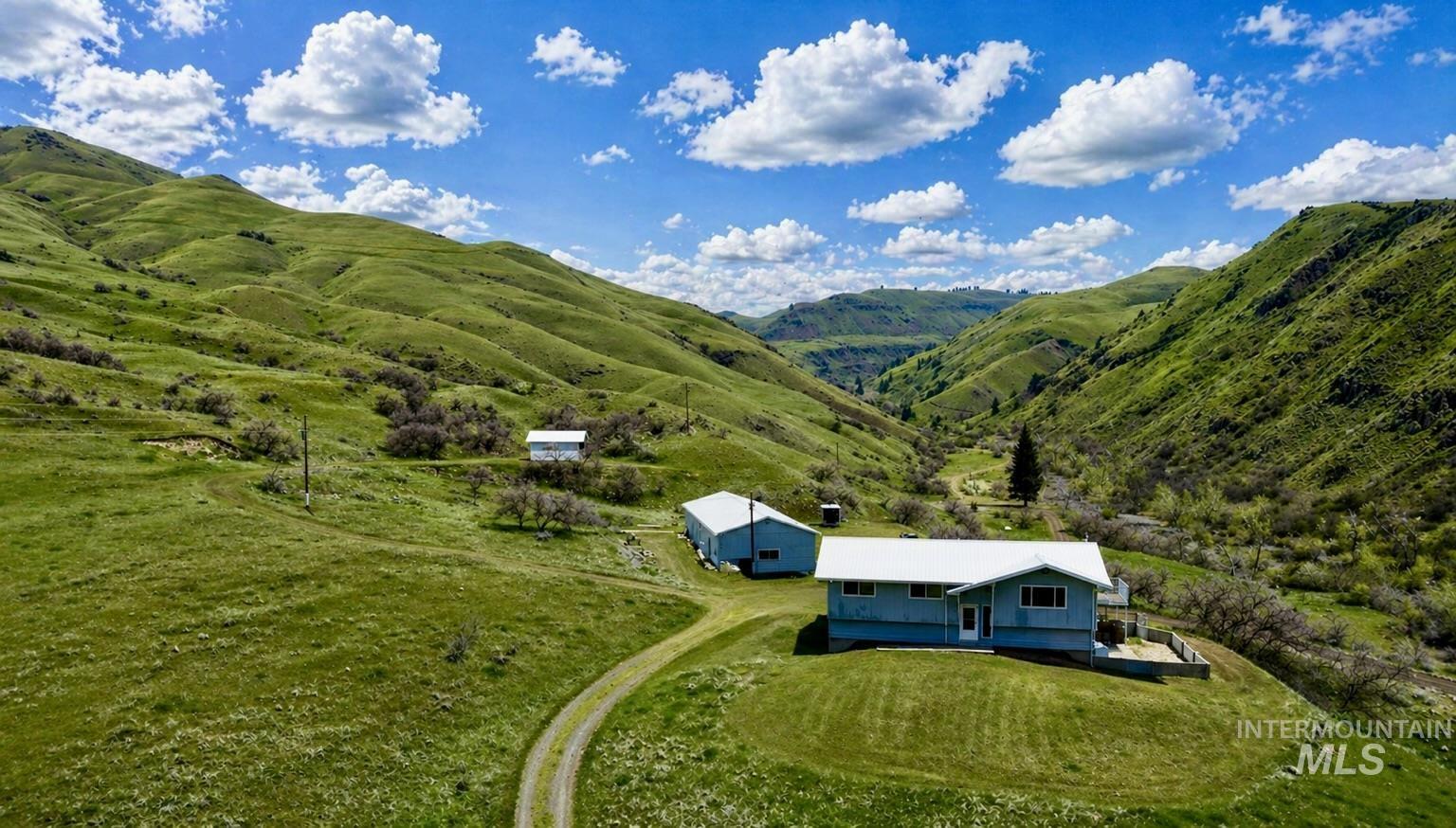 252 Wingfield Ln, White Bird, Idaho 83554, 3 Bedrooms, 2 Bathrooms, Residential For Sale, Price $899,900, 98976402