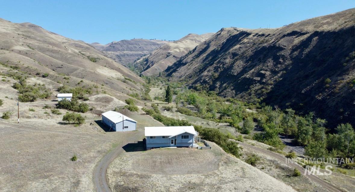 252 Wingfield Ln, White Bird, Idaho 83554, 3 Bedrooms, 2 Bathrooms, Residential For Sale, Price $899,900, 98976402