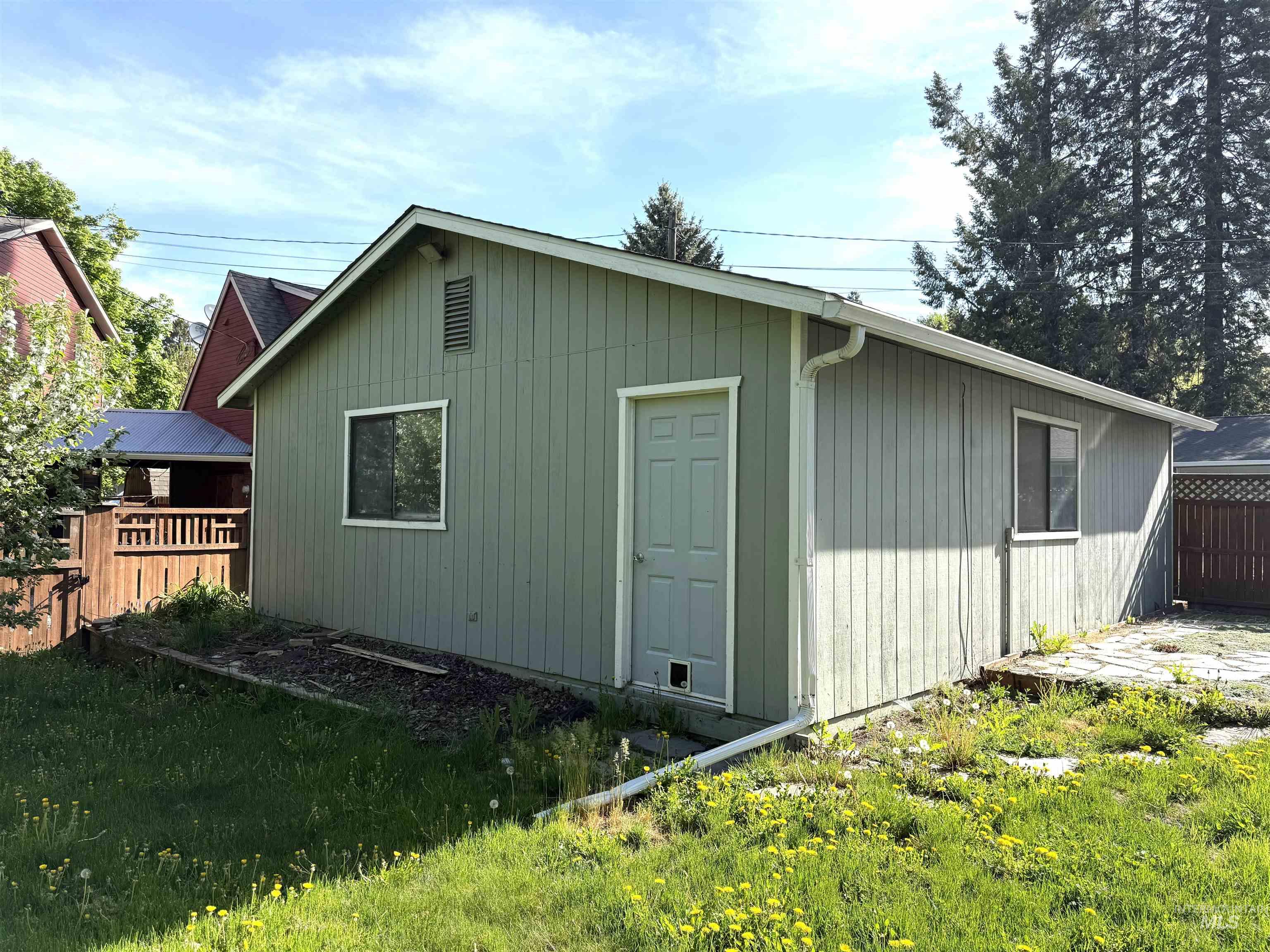 616 E 8th, Moscow, Idaho 83843, 4 Bedrooms, 2 Bathrooms, Residential For Sale, Price $455,000, 98976406