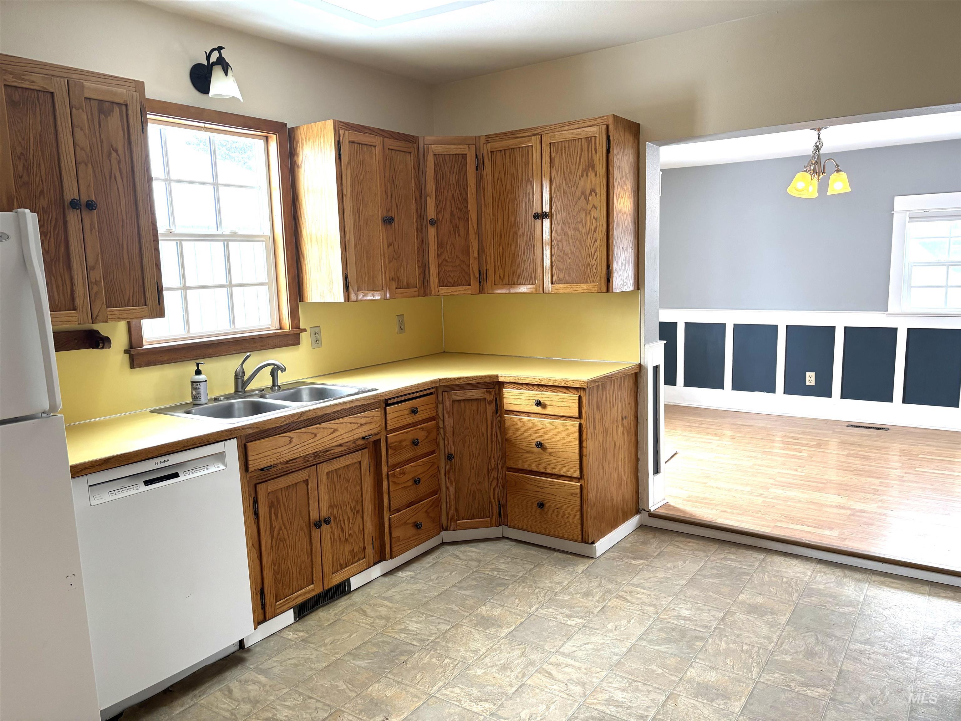 616 E 8th, Moscow, Idaho 83843, 4 Bedrooms, 2 Bathrooms, Residential For Sale, Price $455,000, 98976406