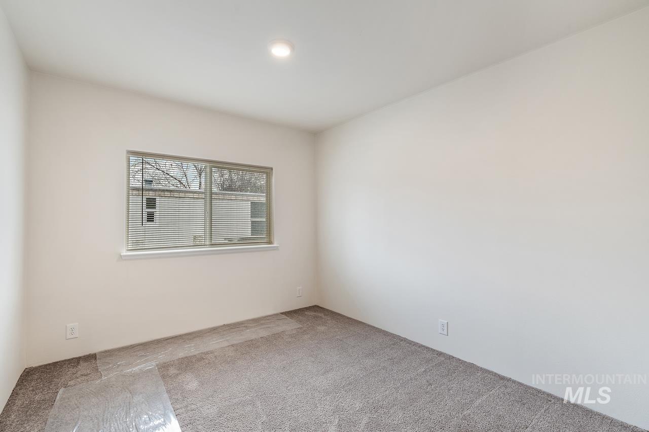 441 W Mesquite St., Boise, Idaho 83713-7918, 4 Bedrooms, 2 Bathrooms, Residential For Sale, Price $145,000,MLS 98976414