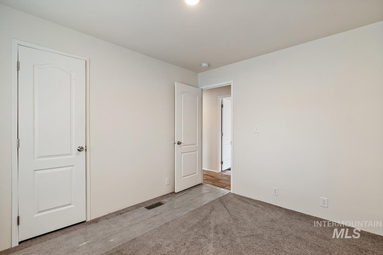 441 W Mesquite St., Boise, Idaho 83713-7918, 4 Bedrooms, 2 Bathrooms, Residential For Sale, Price $145,000,MLS 98976414