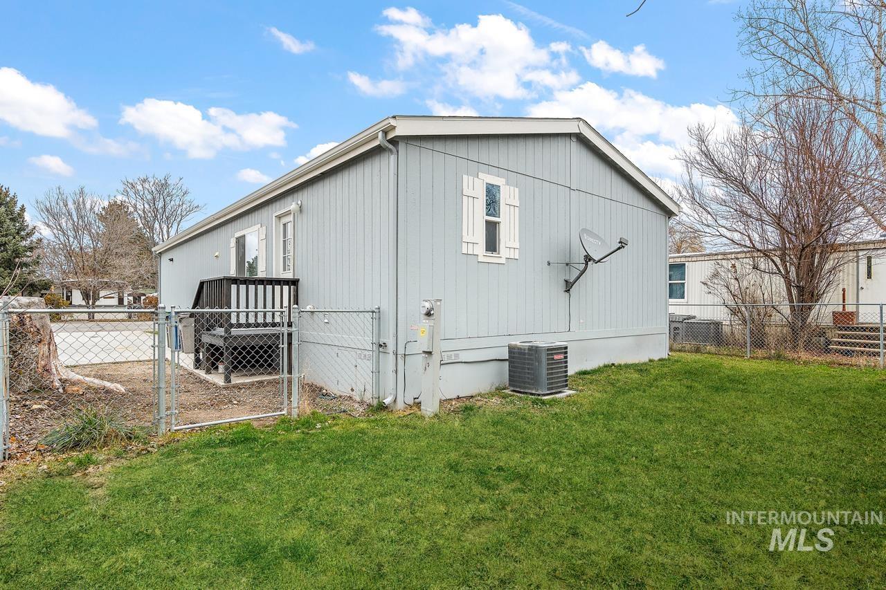 441 W Mesquite St., Boise, Idaho 83713-7918, 4 Bedrooms, 2 Bathrooms, Residential For Sale, Price $145,000,MLS 98976414