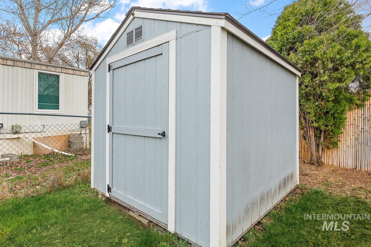 441 W Mesquite St., Boise, Idaho 83713-7918, 4 Bedrooms, 2 Bathrooms, Residential For Sale, Price $145,000,MLS 98976414