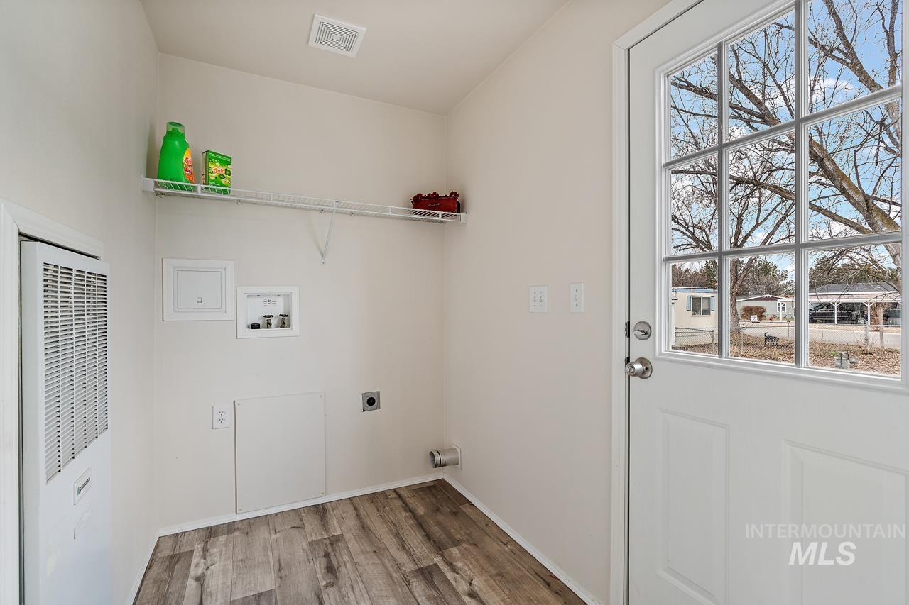 441 W Mesquite St., Boise, Idaho 83713-7918, 4 Bedrooms, 2 Bathrooms, Residential For Sale, Price $145,000,MLS 98976414