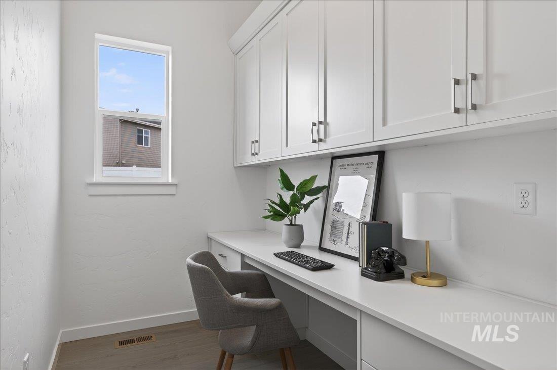 9049 W Purple Martin St, Star, Idaho 83669, 3 Bedrooms, 2.5 Bathrooms, Residential For Sale, Price $604,000,MLS 98976419