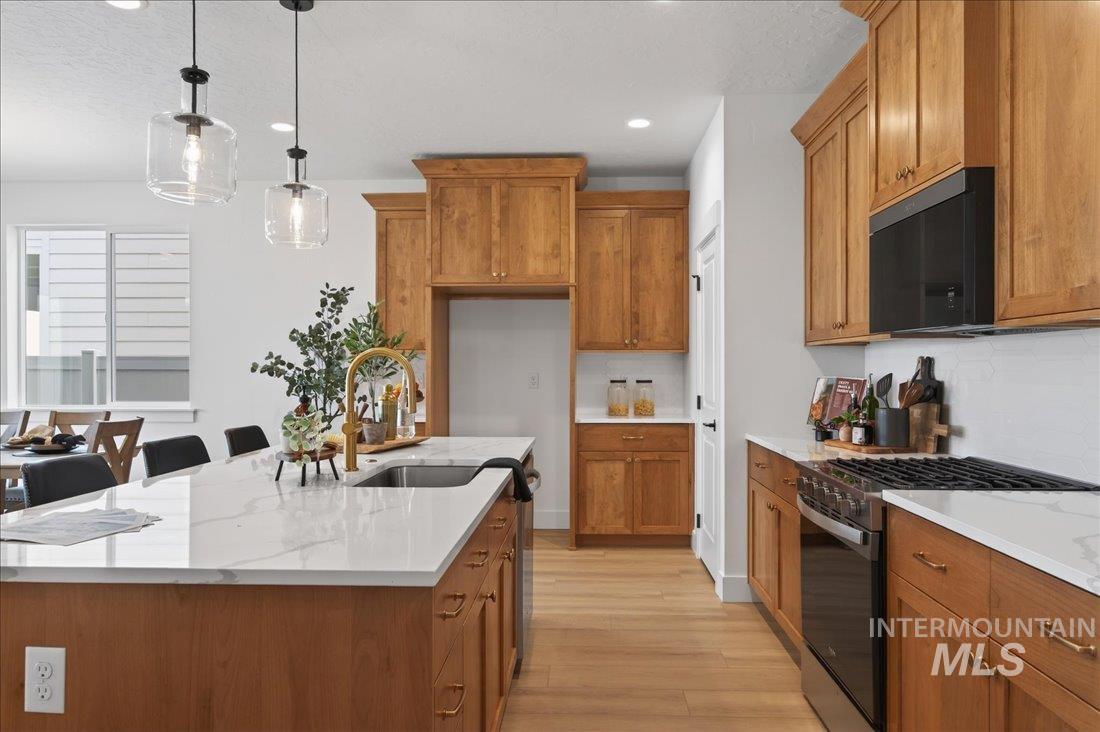 817 W Bay St, Middleton, Idaho 83644, 3 Bedrooms, 2 Bathrooms, Residential For Sale, Price $434,000,MLS 98976424